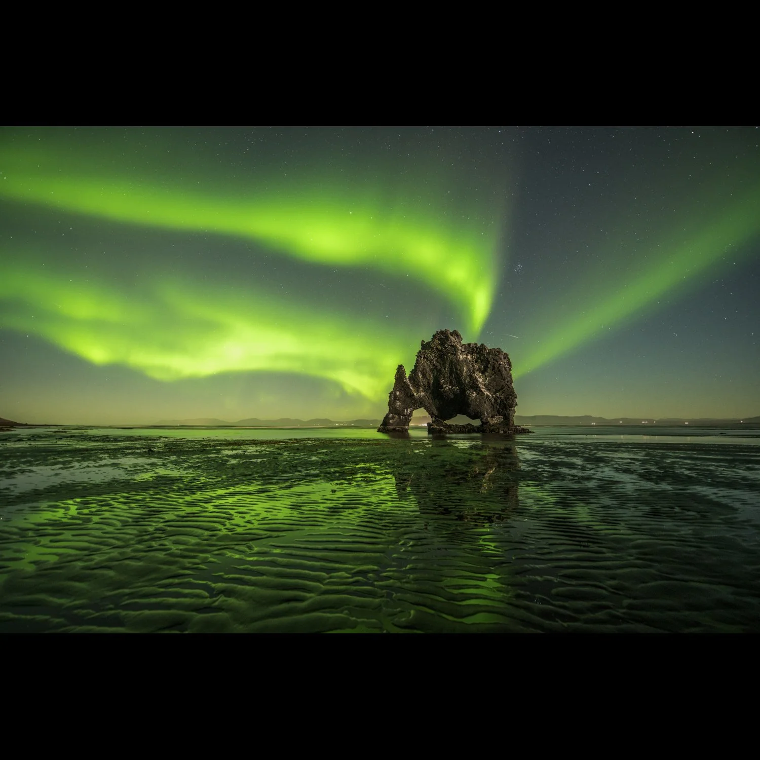 Hvítserkur Aurora, Iceland