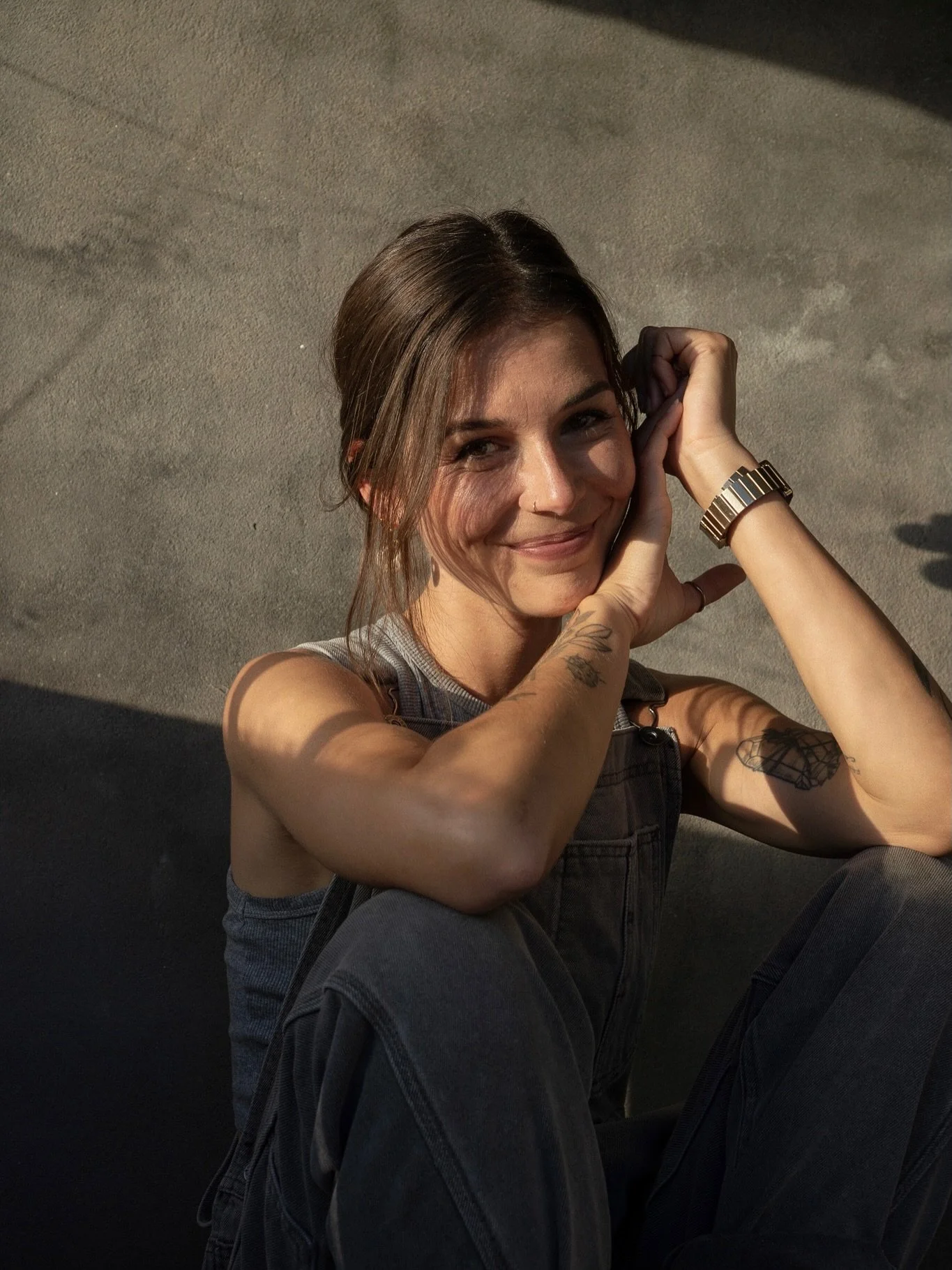 the way a feeling connects with everything around. 
this is inhaling all the shades of beige and white, returning to the natural rhythm of belonging: to the tides of the ocean and the moon, the warm embrace of sunlight. 🌞