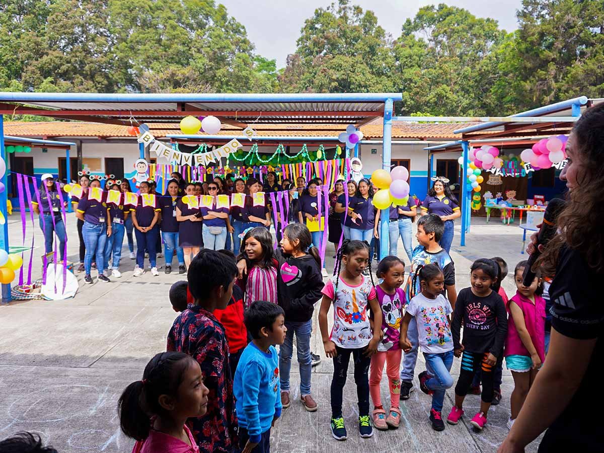 Educabox-URL-volunteers-internship-ngo-Guatemala-sponsor-child_0000_DSC00369.jpg
