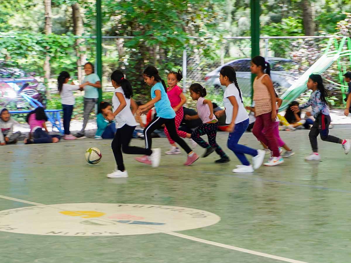 Day-1-at-school-of-hope-anniversary-guatemala-ngo-children_0002_DSC04183.jpg