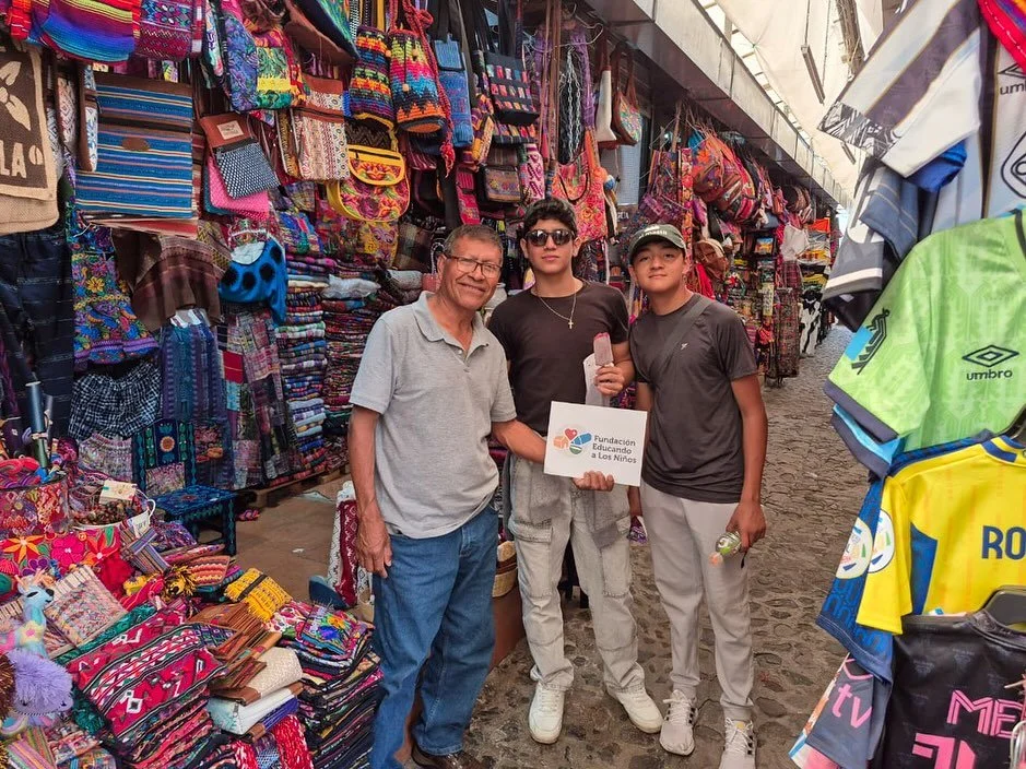 🏰💙 &iexcl;Un poco de lo que se vivi&oacute; en Desaf&iacute;o Antigua 2025!
Risas, trabajo en equipo, retos, acertijos y mucha energ&iacute;a solidaria llenaron las calles de Antigua Guatemala. 🙌
Gracias a todos los que participaron por hacerlo po