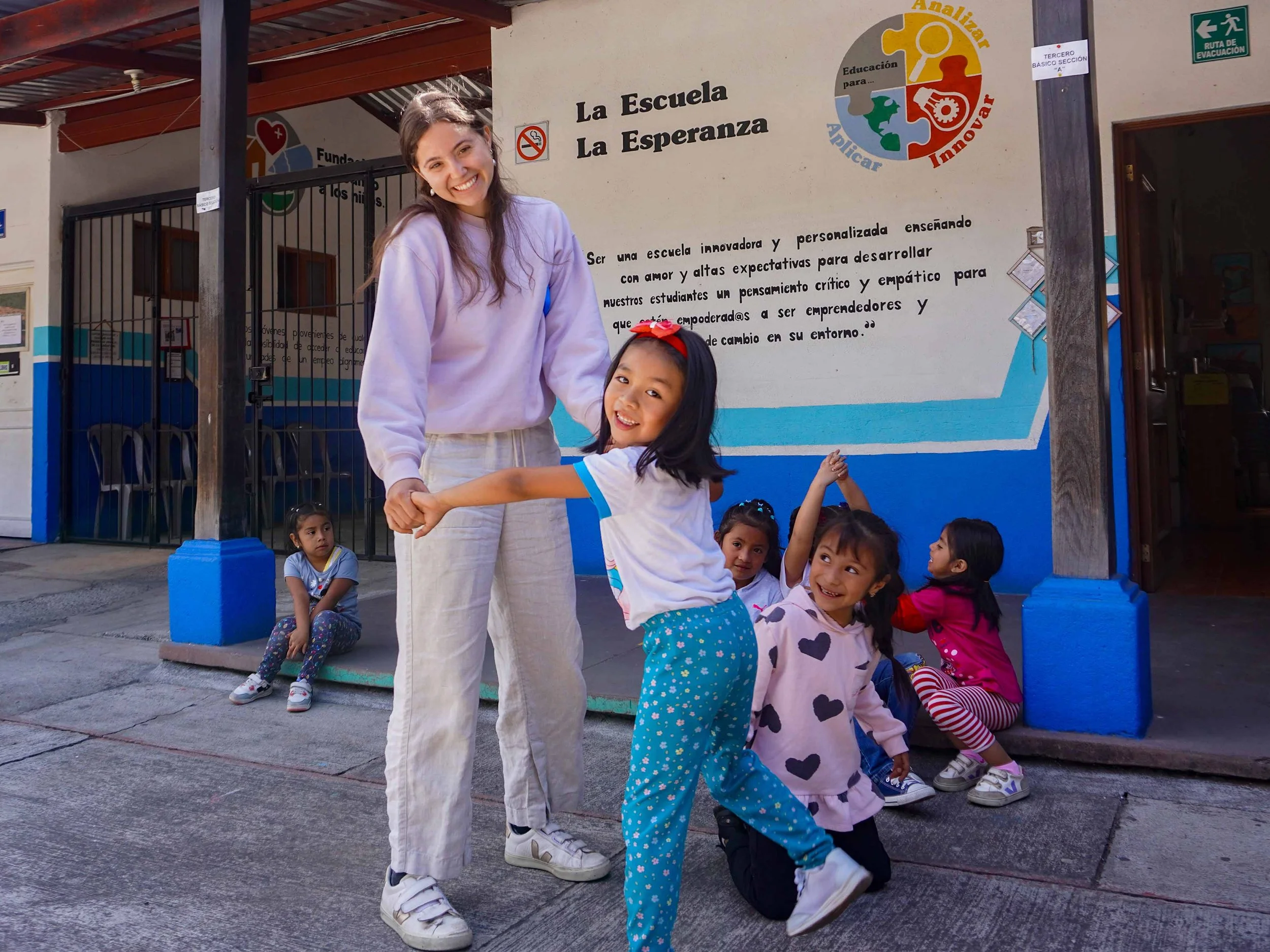 Ava volunteering with children in Antigua Guatemala