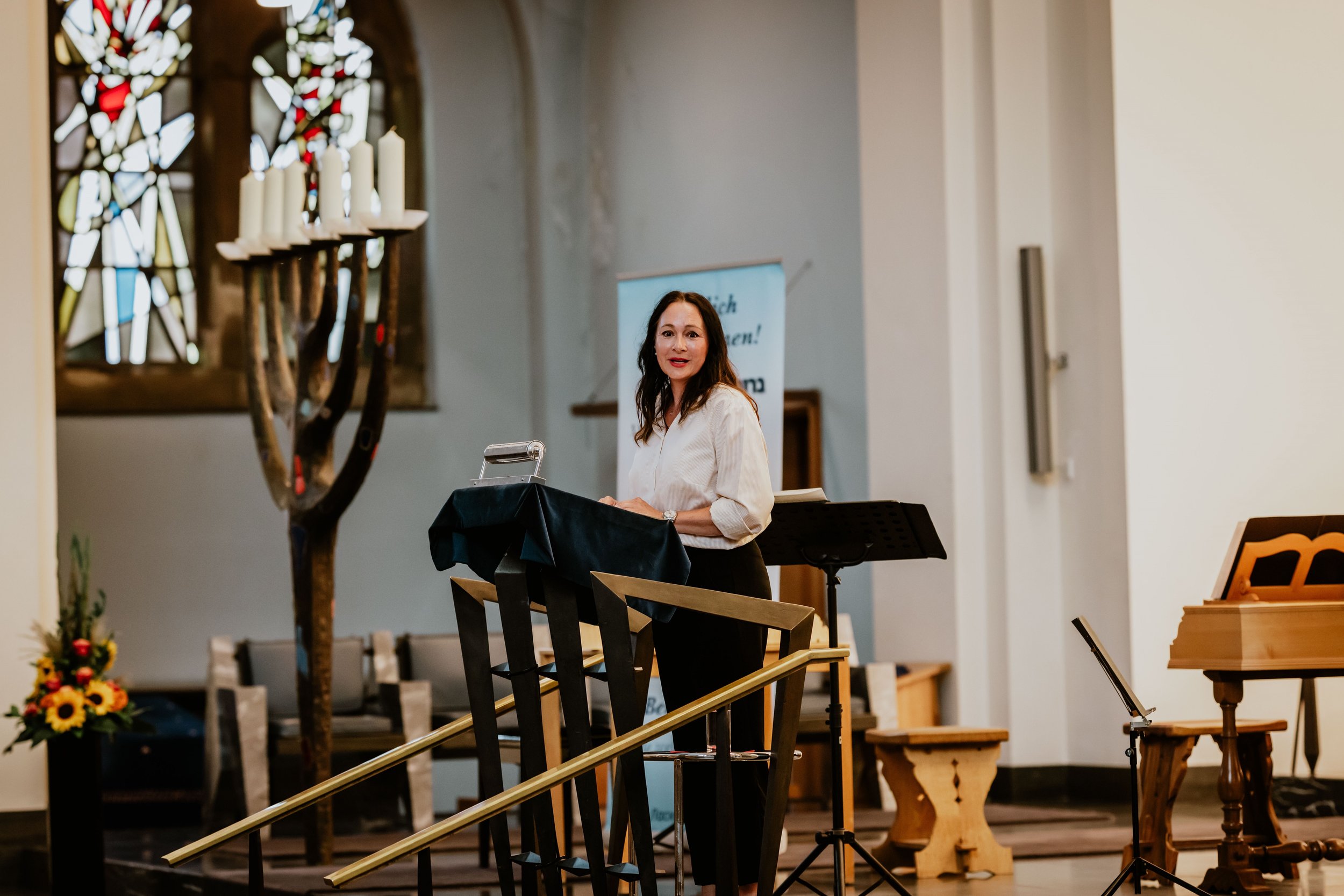 Claudia Hessel in der Kölner SYNAGOGE (@ForumKulturDialog/Vera_Drewke)