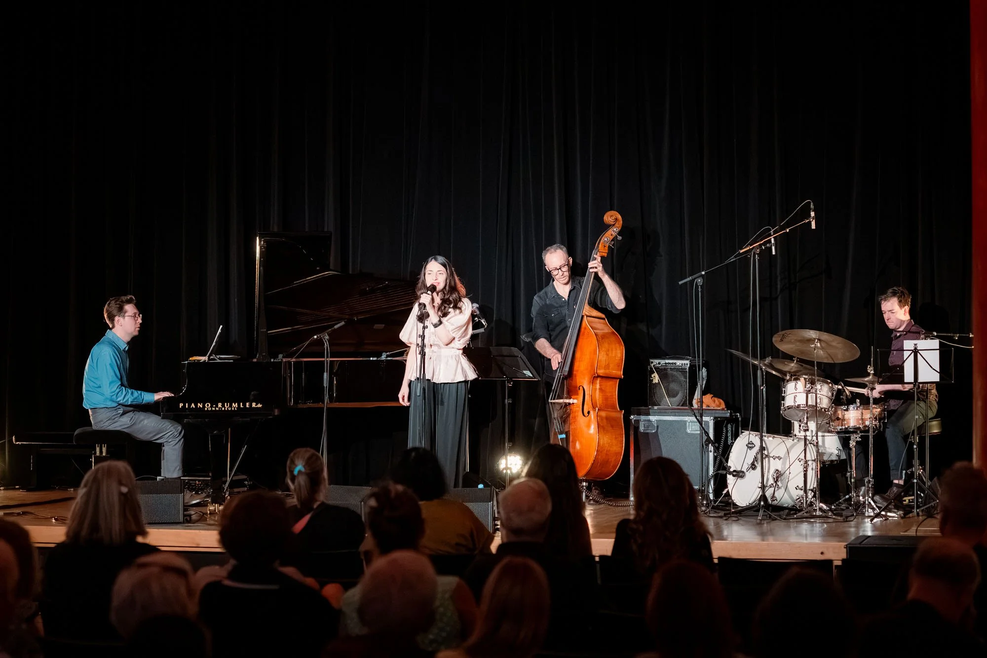 „Song of a Girl“: Anna Margolina und ihr Ensemble mit jiddischer Lyrik und Jazz im MAKK. Foto: Kay-Uwe Fischer / SHALOM-MUSIK.KOELN