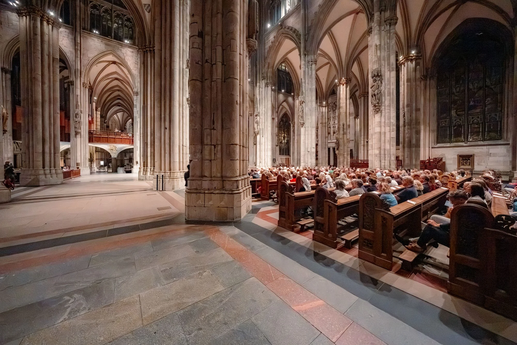 Vollbesetzte Domreihen: Geistliche Impulse, Orgelklänge und Schofar beim Festivalabschluss im Kölner Dom. Foto: Kay-Uwe Fischer / SHALOM-MUSIK.KOELN