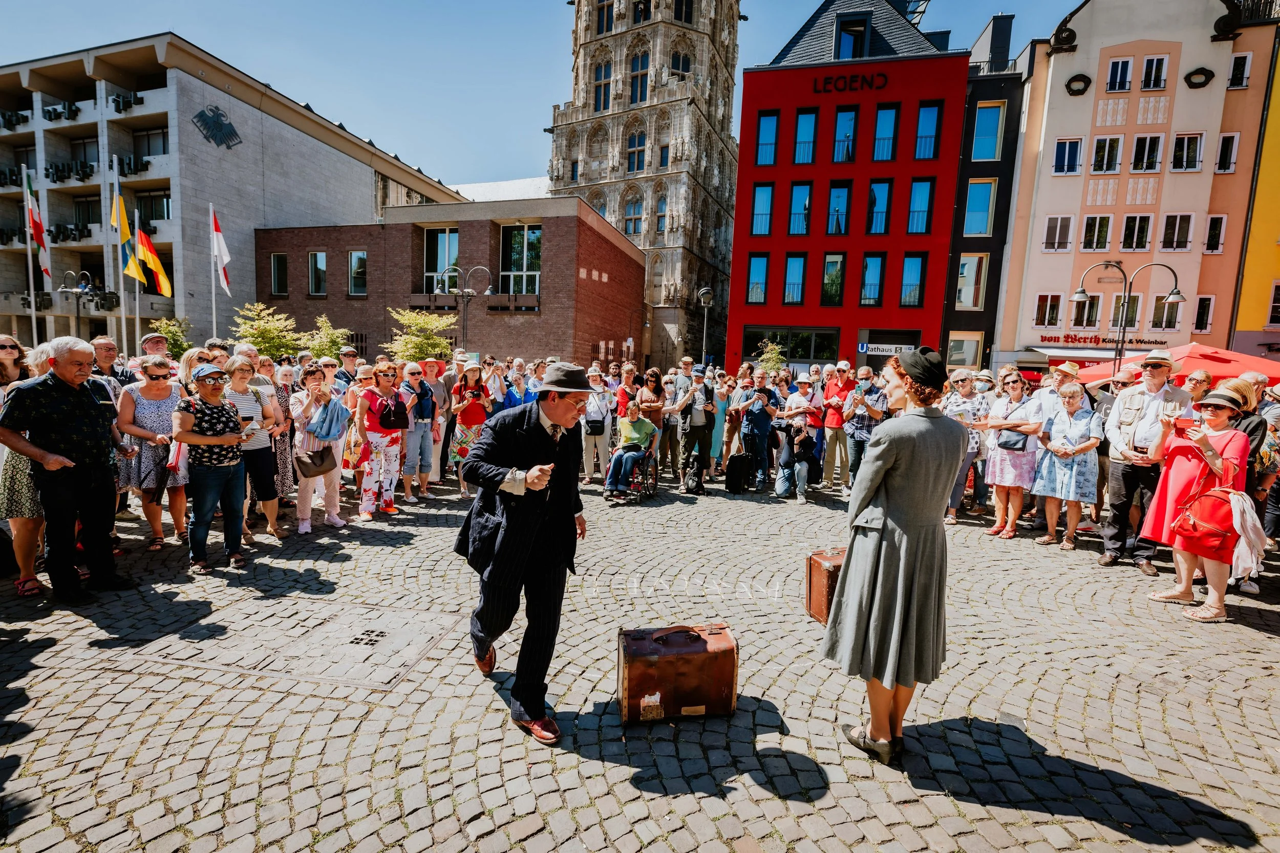 Adrian Schvarzstein & Jurate Sirvyte ARRIVED auf dem ALTER MARKT (@ForumKulturDialog/Vera_Drewke)