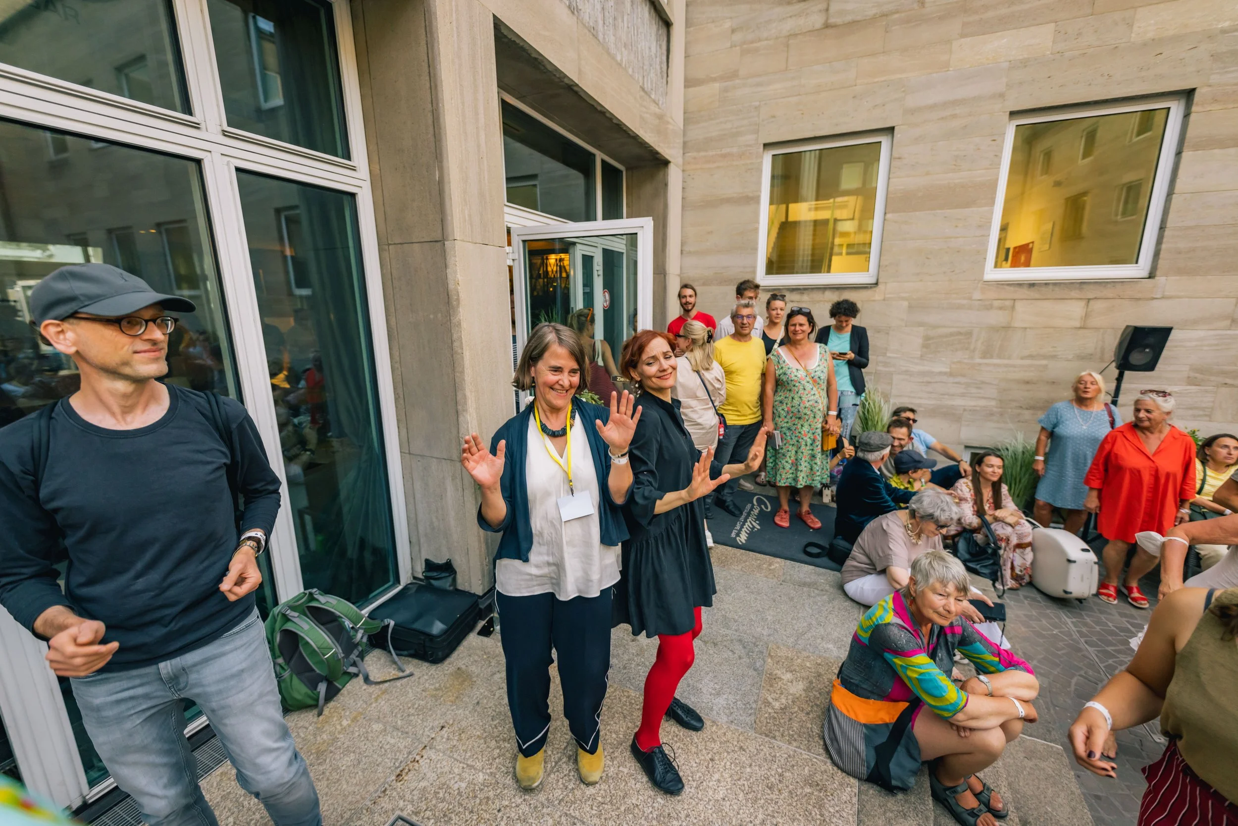 Ulrike Neukamm & Jurate Sirvyte Tanzen zum Abschluss (@ForumKulturDialog/Vera_Drewke)