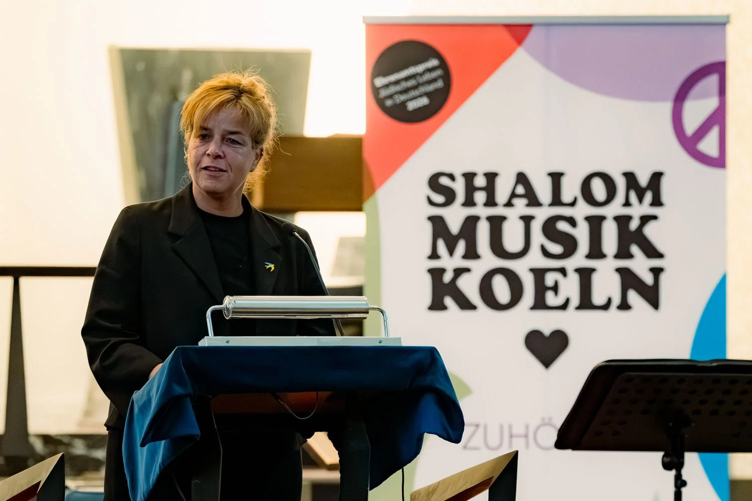 Klare Worte für Zusammenhalt und Dialog: Mona Neubauer, stellvertretende Ministerpräsidentin des Landes Nordrhein-Westfalen, beim Auftakt in der Kölner Synagoge am 6. September. Foto: Kay-Uwe Fischer / SHALOM-MUSIK.KOELN