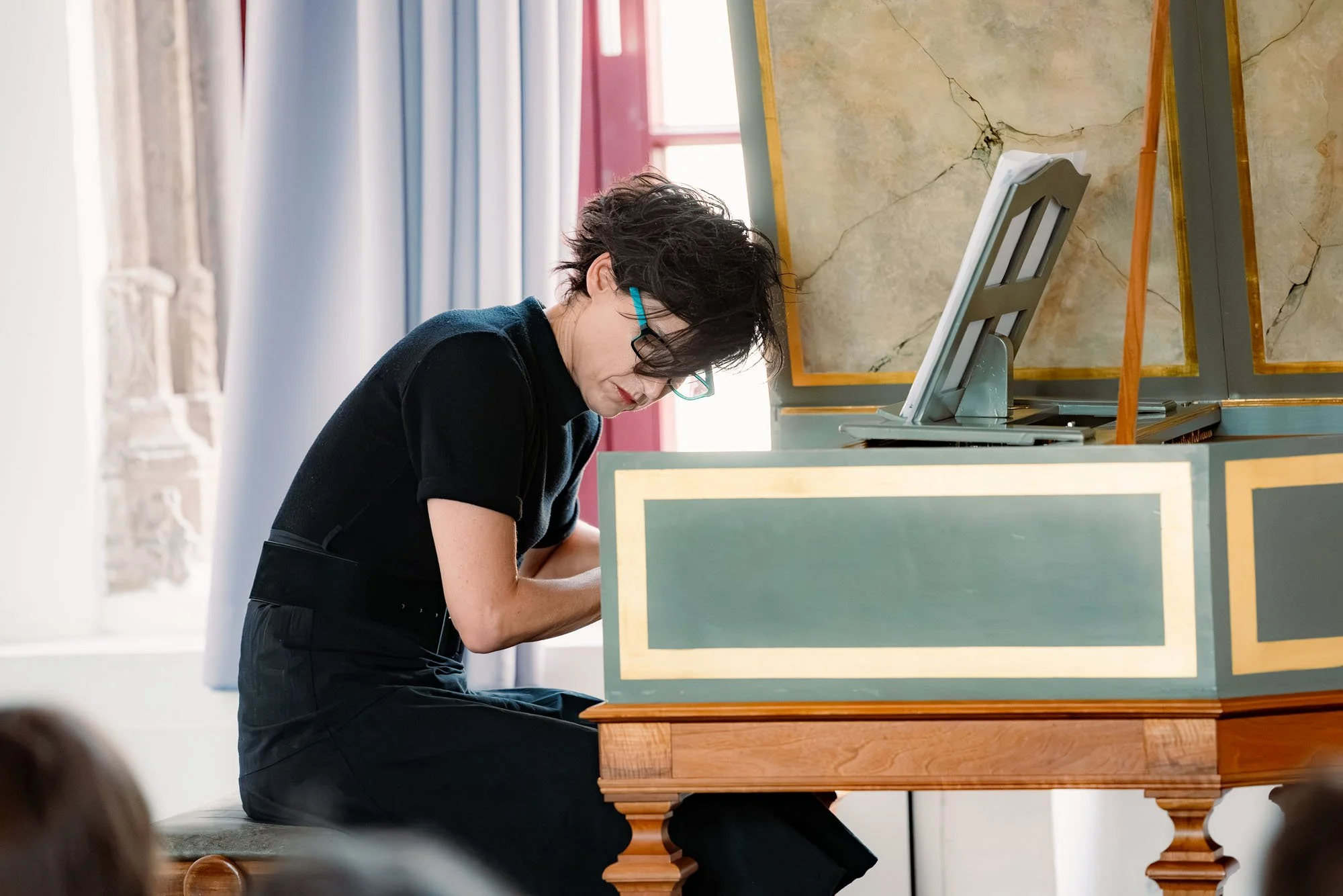 „Ground“ im Literaturhaus: Tamar Halperin verbindet Alte Musik meisterhaft mit zeitgenössischen Klängen. Foto: Kay-Uwe Fischer / SHALOM-MUSIK.KOELN