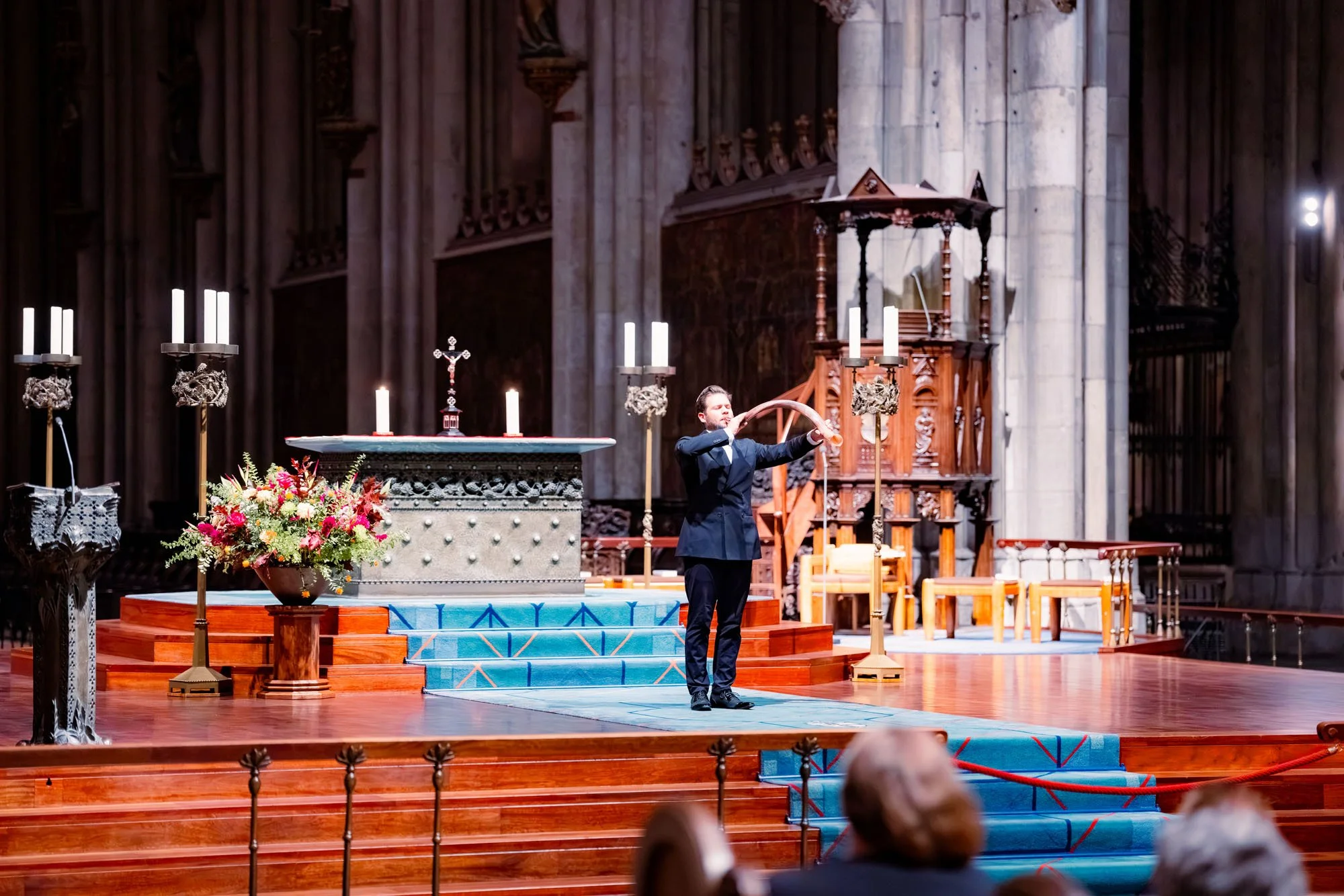 Der Ruf des Schofars im Kölner Dom: Bar Zemach beim bewegenden Abschlusskonzert des Langen Tages. Foto: Kay-Uwe Fischer / SHALOM-MUSIK.KOELN