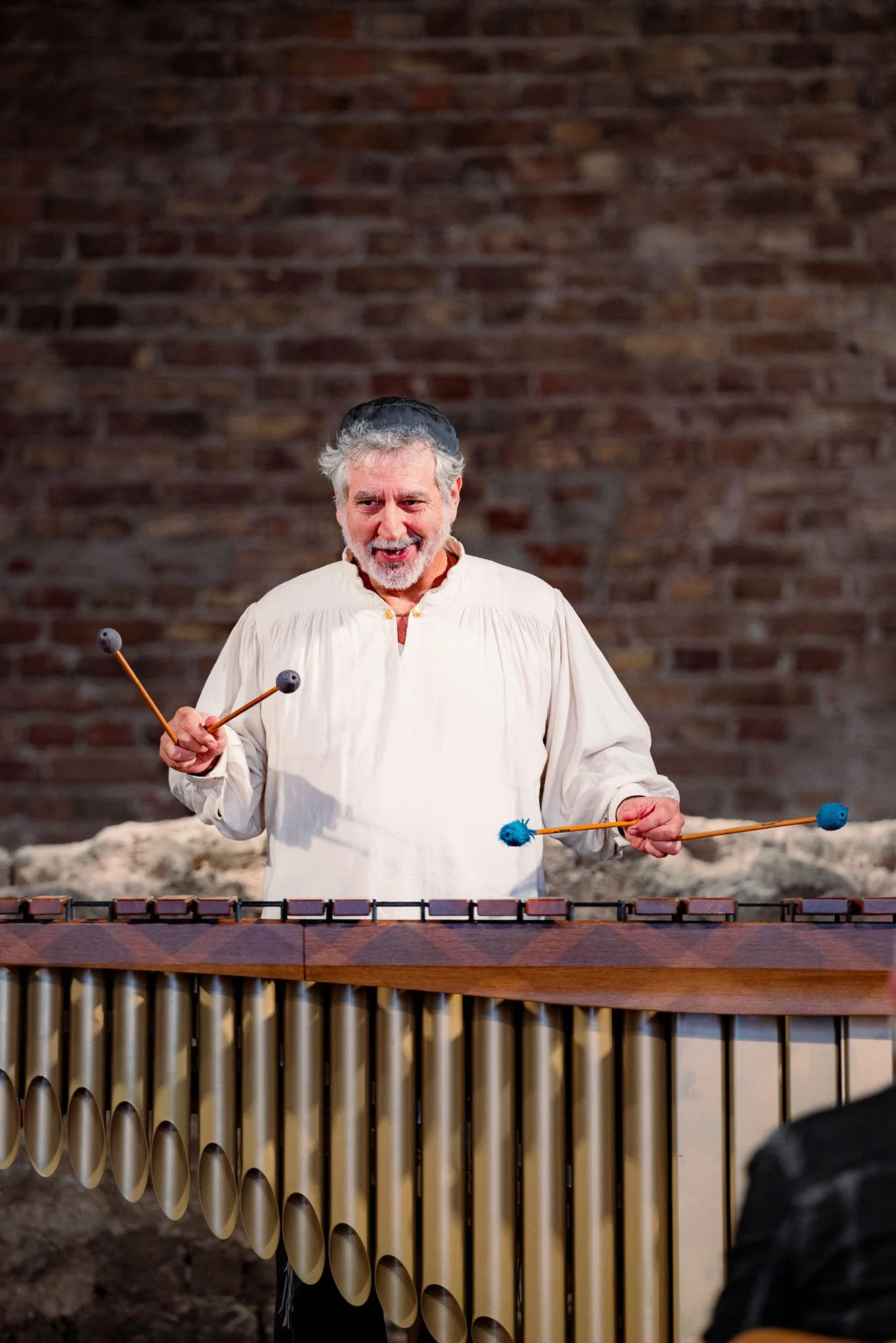„Jerusalem aus Palisander“: Marimba-Virtuose Alex Jacobowitz im Baptisterium am Dom. Foto: Kay-Uwe Fischer / SHALOM-MUSIK.KOELN