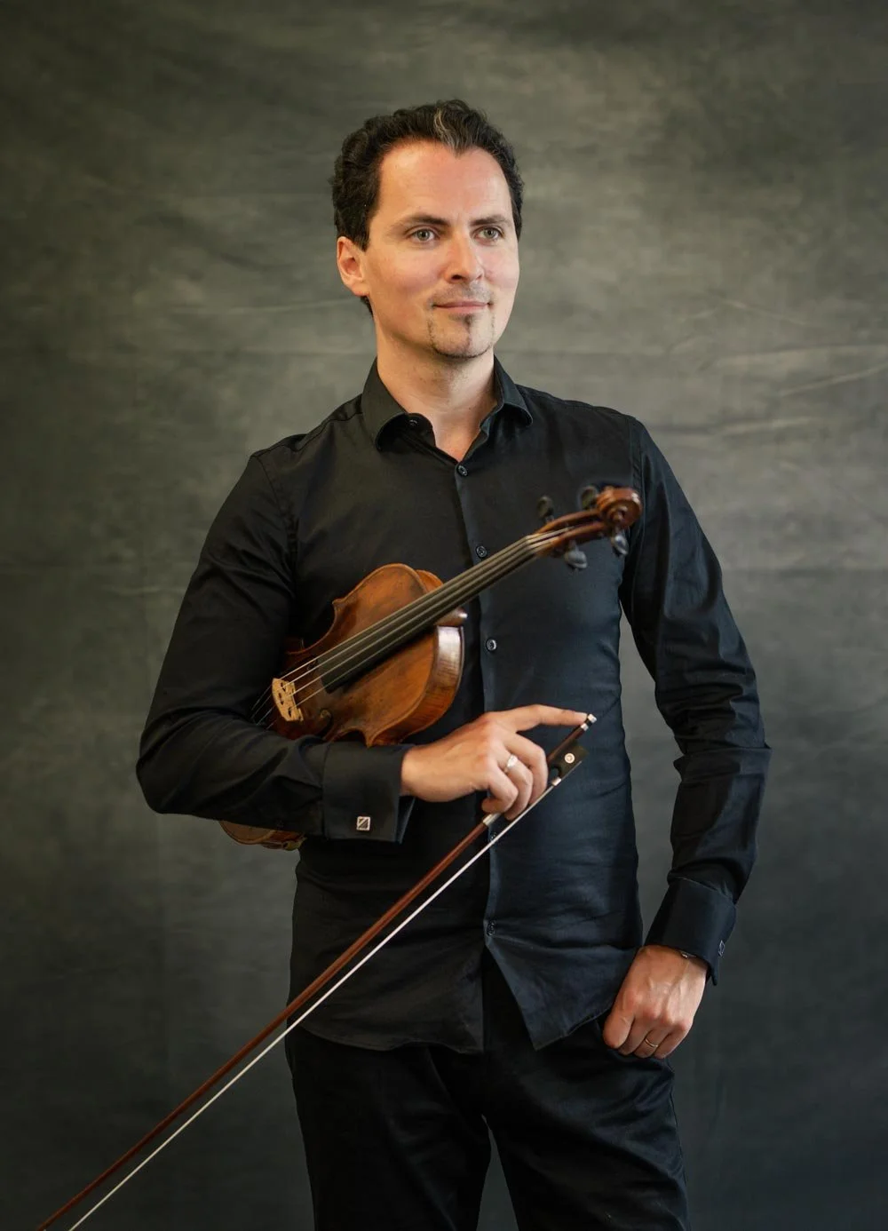 Mark Kovnatskiy, Geiger und Sänger