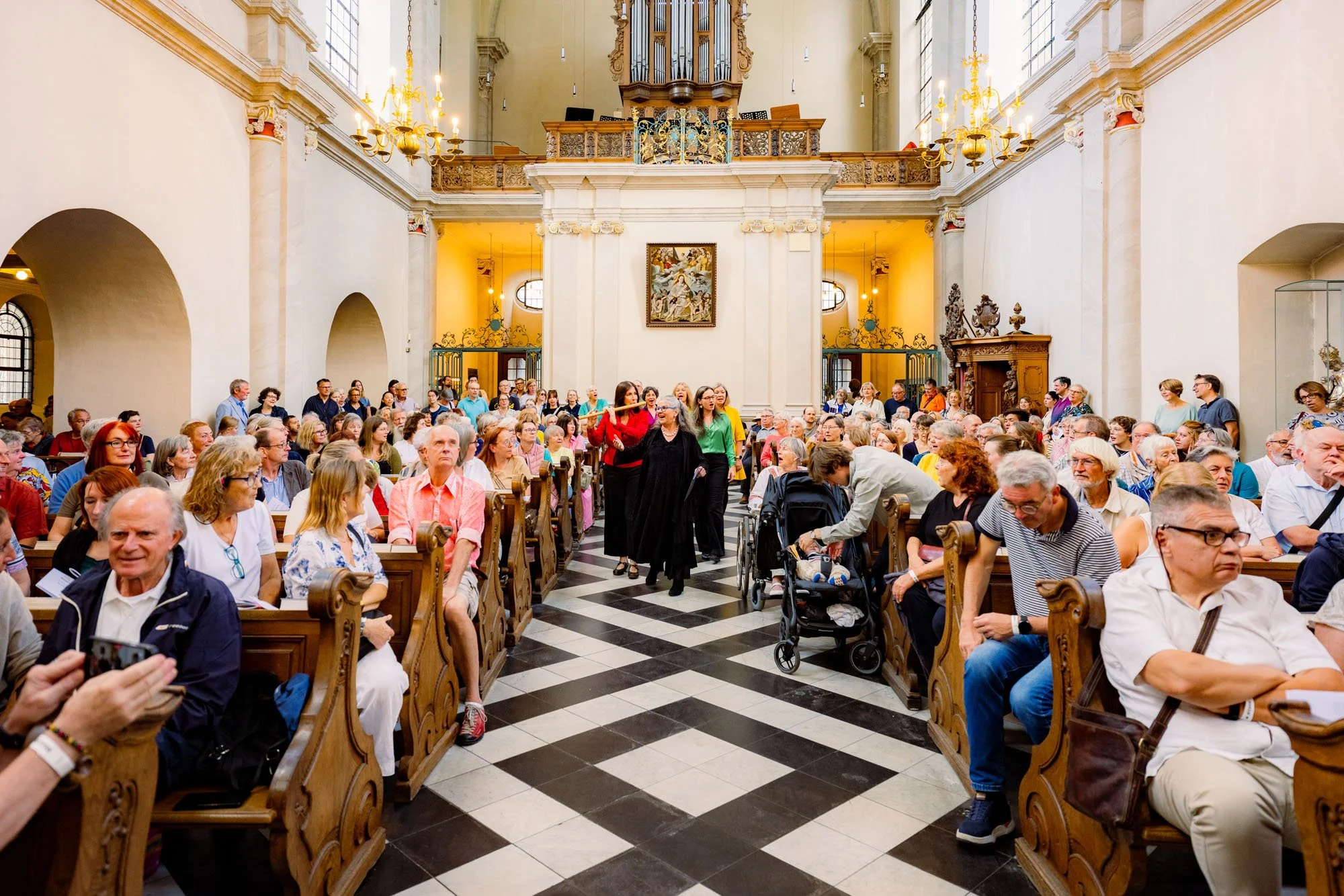 „Von T’hilim zu T’hillot“: Jalda Rebling und Ars Choralis Coeln in der vollbesetzten Wallfahrtskirche St. Maria in der Kupfergasse. Foto: Kay-Uwe Fischer / SHALOM-MUSIK.KOELN