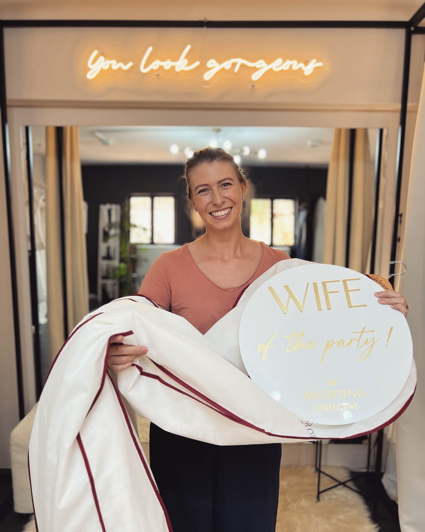 Wedding season is in full swing and we cannot be more excited! Our gorgeous #TWCrealbride Marissa is getting married next weekend and we know she is going to be the Wife of the Party in her beautiful @annasposagroup_official #weddingdress 🤩 Geniet e