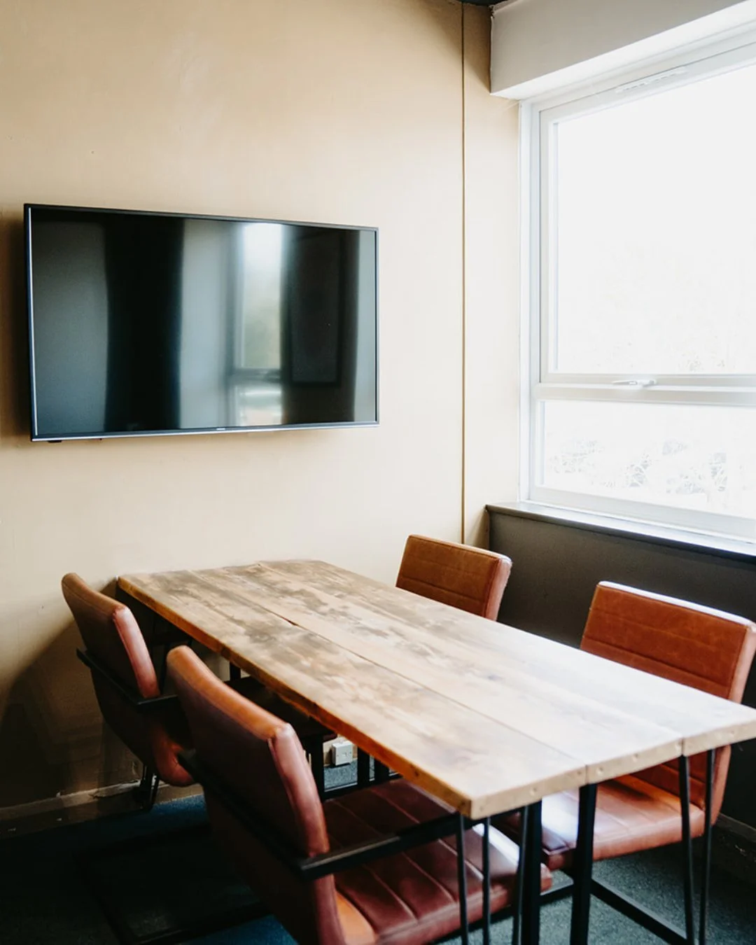 Need a professional space for client meetings?

Mail &amp; Co offers secure, modern meeting rooms at our Essex and Suffolk locations. Perfect for presentations, consultations, or important business discussions.

Combine it with your virtual office pa