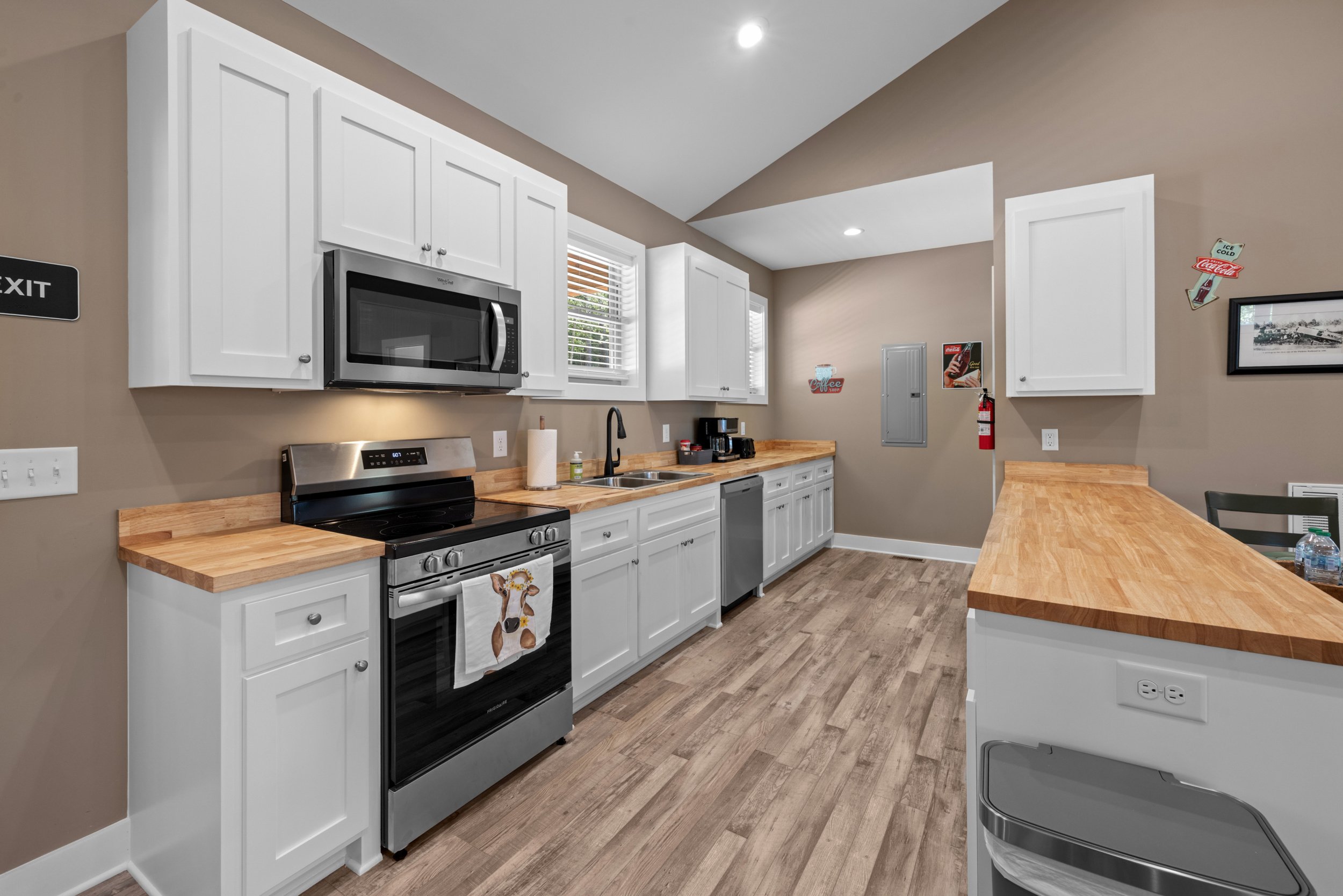 585 lakeside-1007.jpg