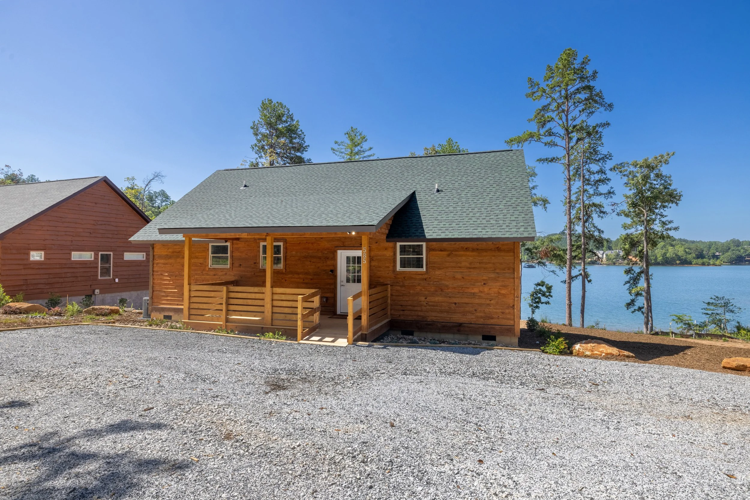 585 lakeside-1001.jpg