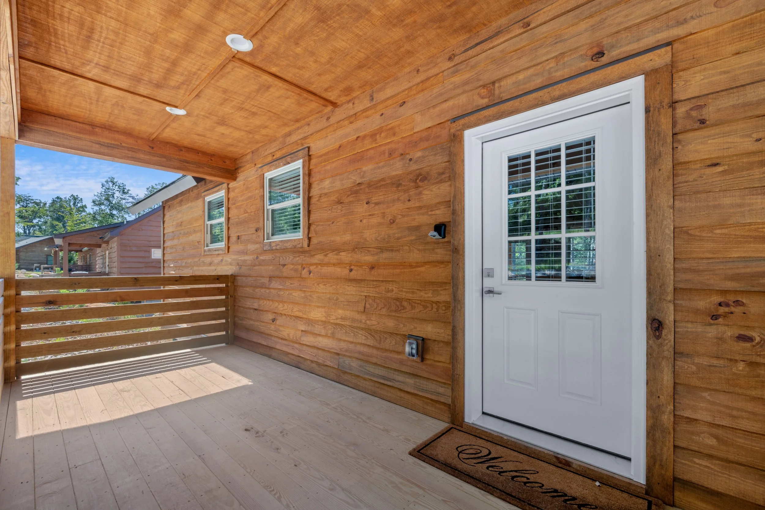 585 lakeside-1003.jpg