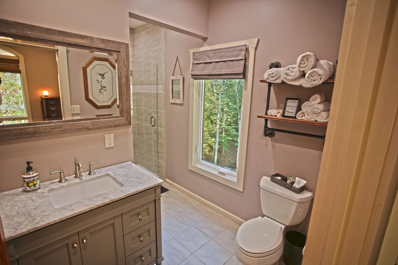 guestbathupper.jpg