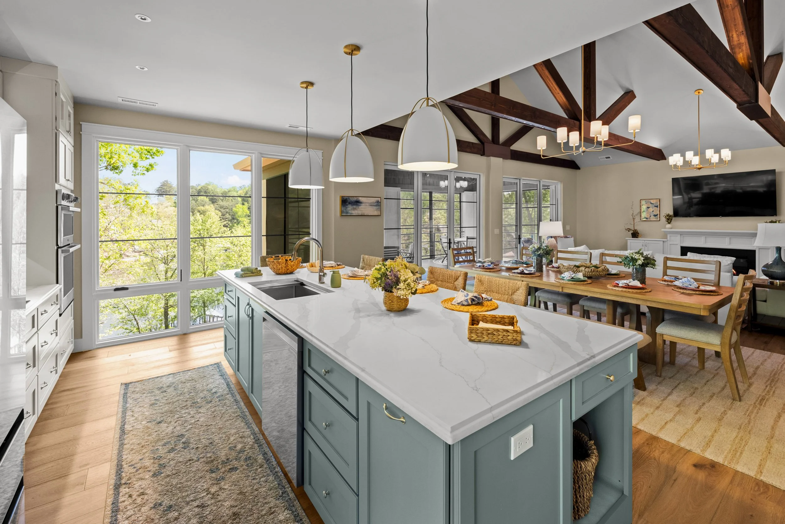 Curated Casa on Keowee, sleeps 9, 4 king bedroom suites, dock on lake, gated neighborhood