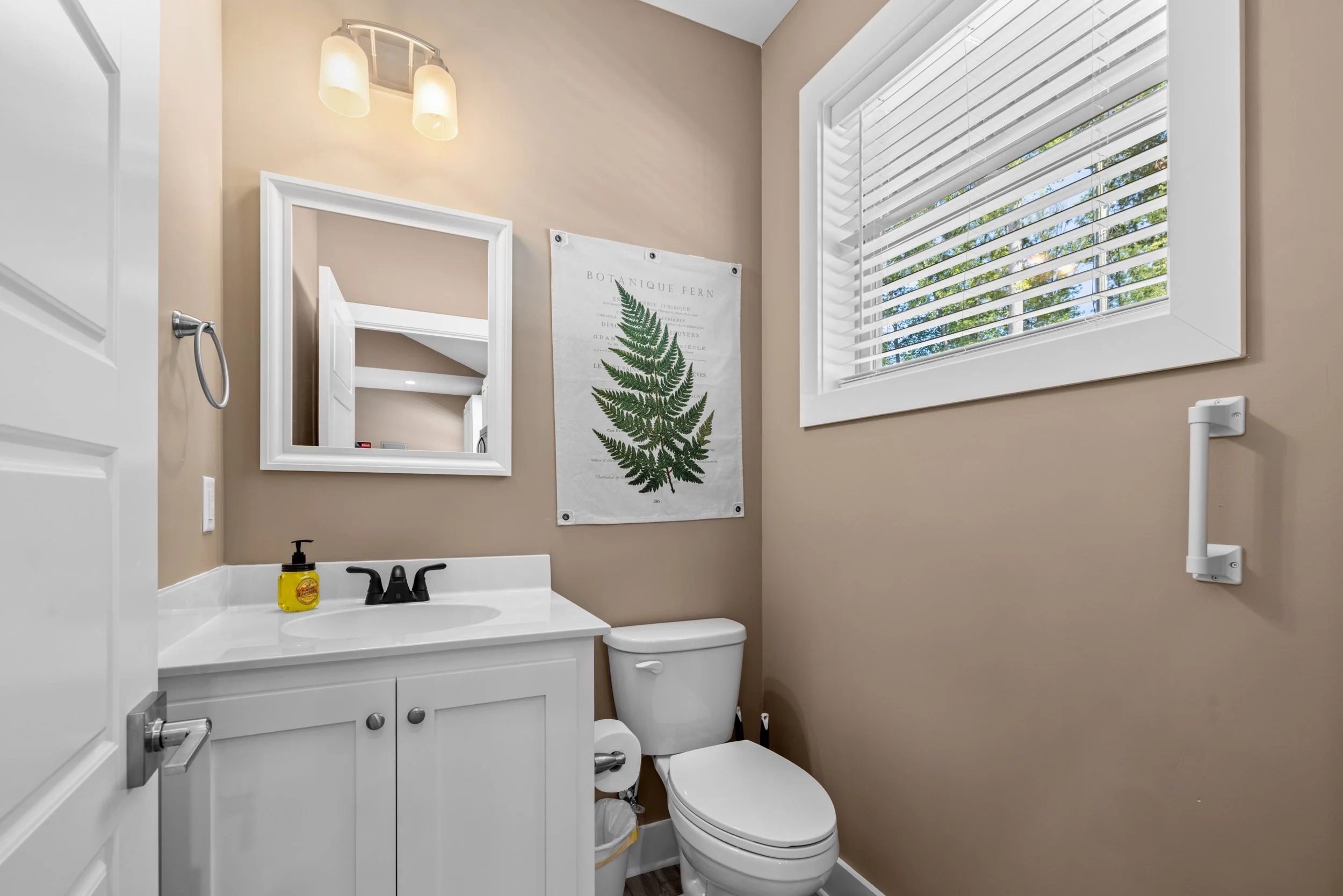 585 lakeside-1011.jpg