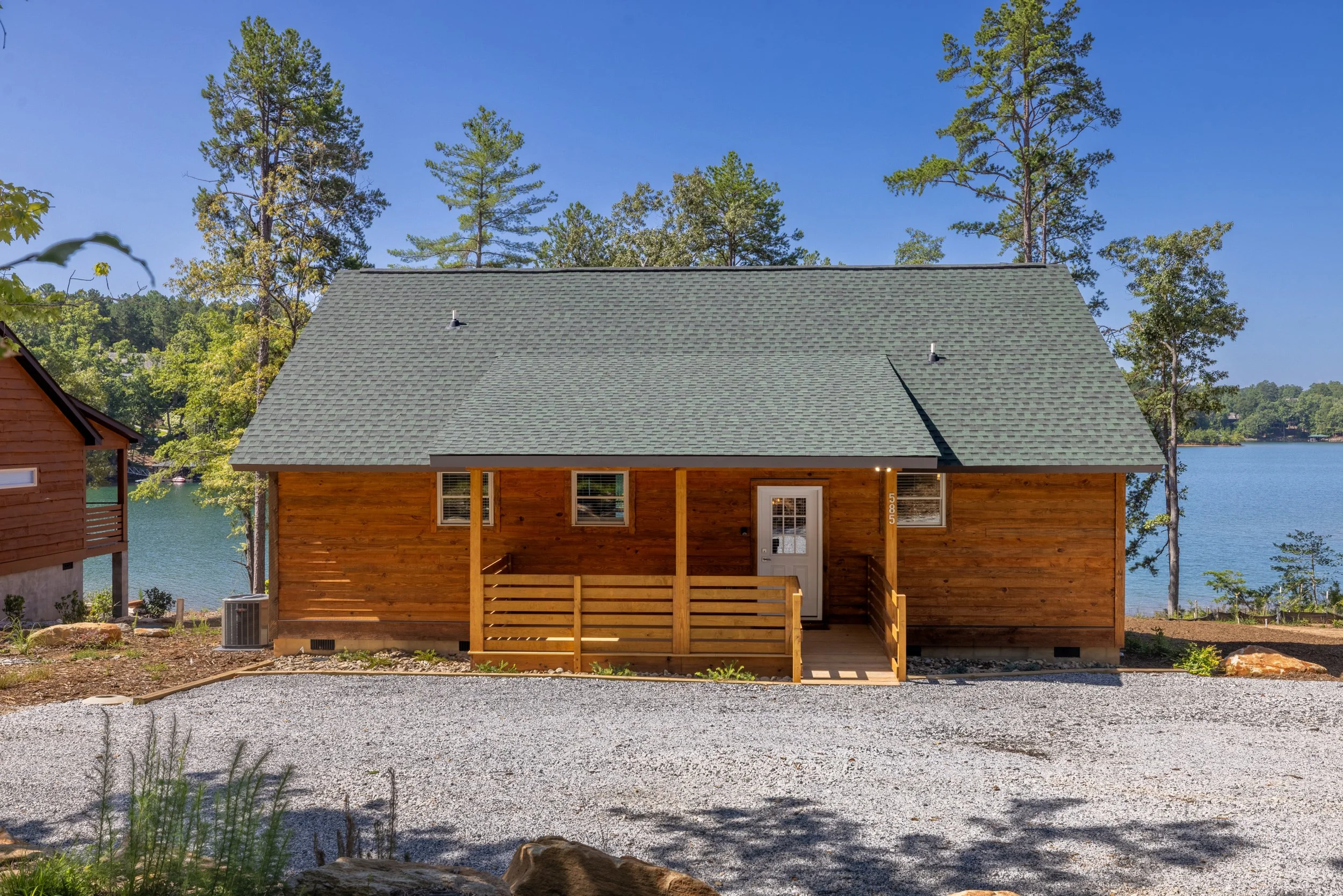 585 lakeside-1002.jpg