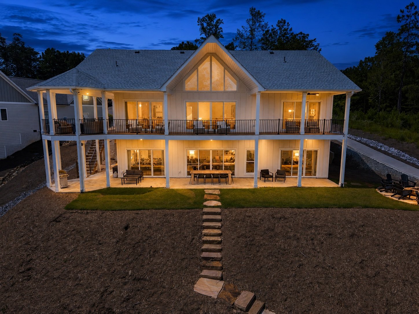 Emerald Shores on Keowee- Sleeps 17, Game Room, Boat Dock, Firepit, Excercise Bike