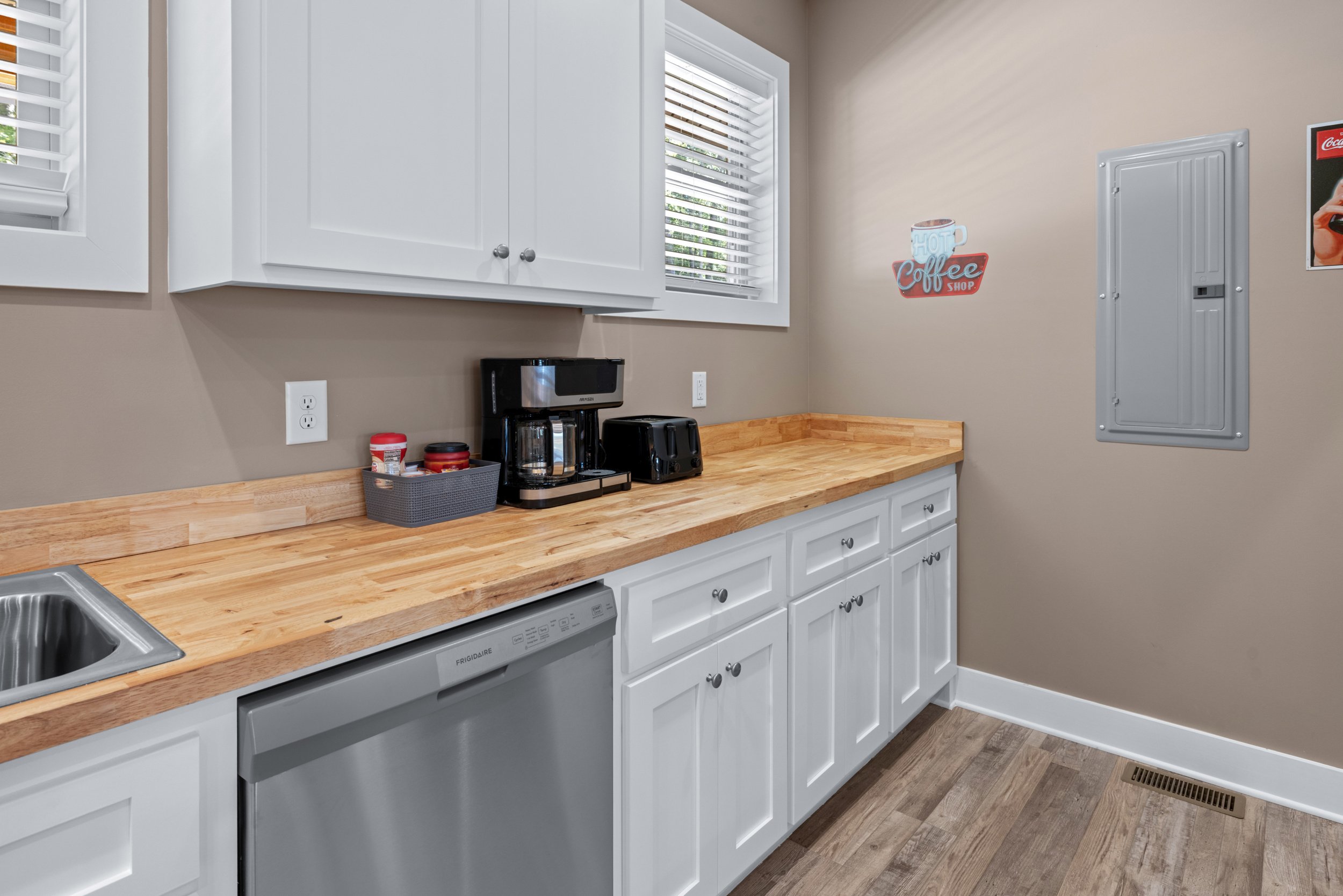585 lakeside-1008.jpg