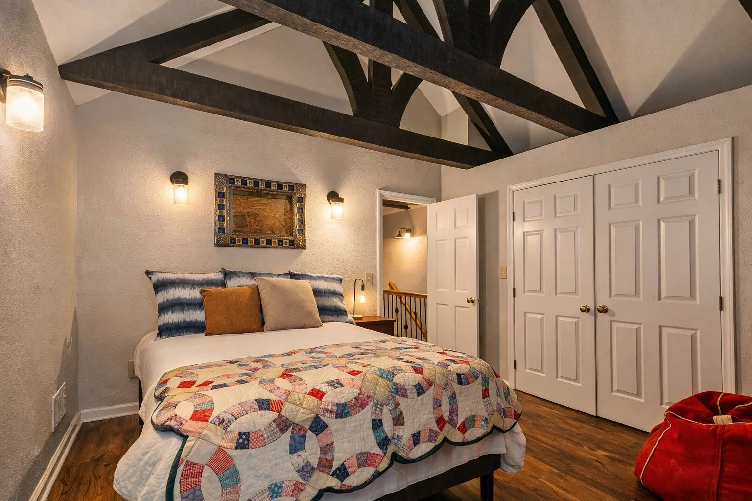 queen room upstairs.jpg