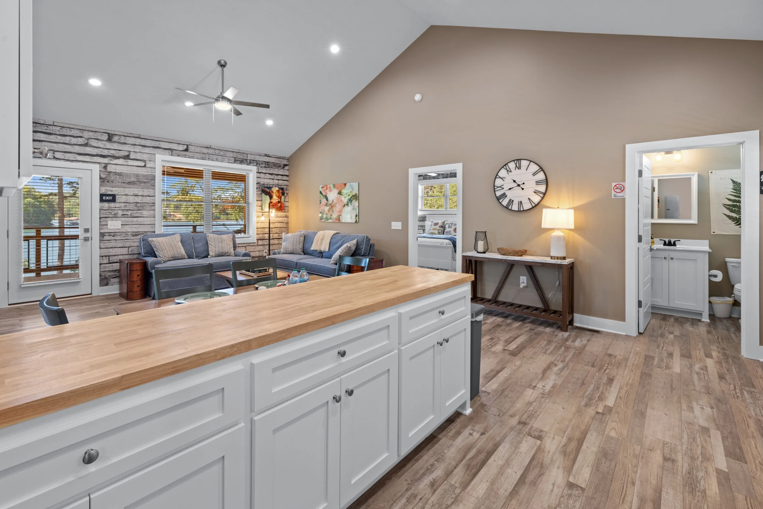 585 lakeside-1010.jpg
