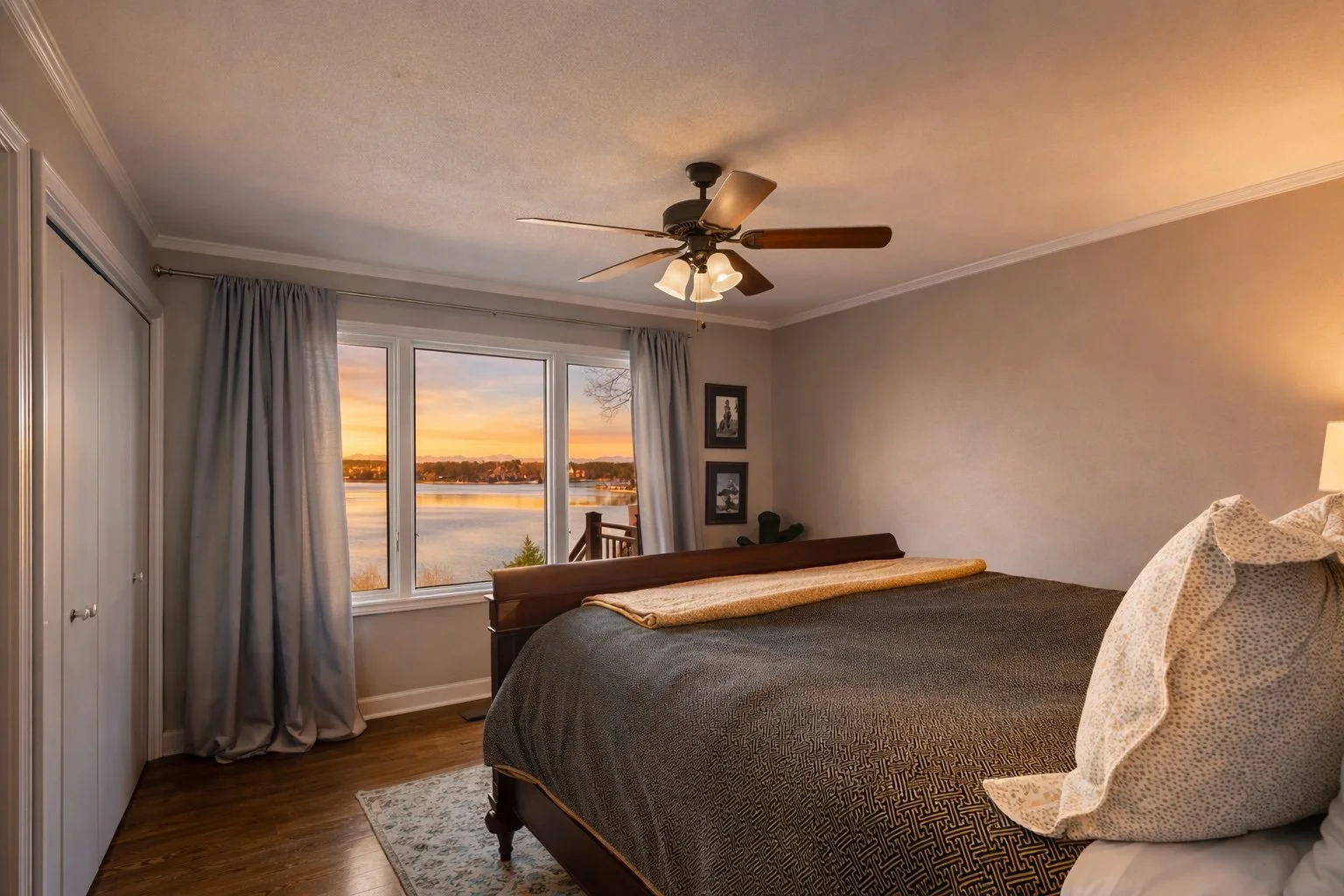 guest king main floor luxry.jpg