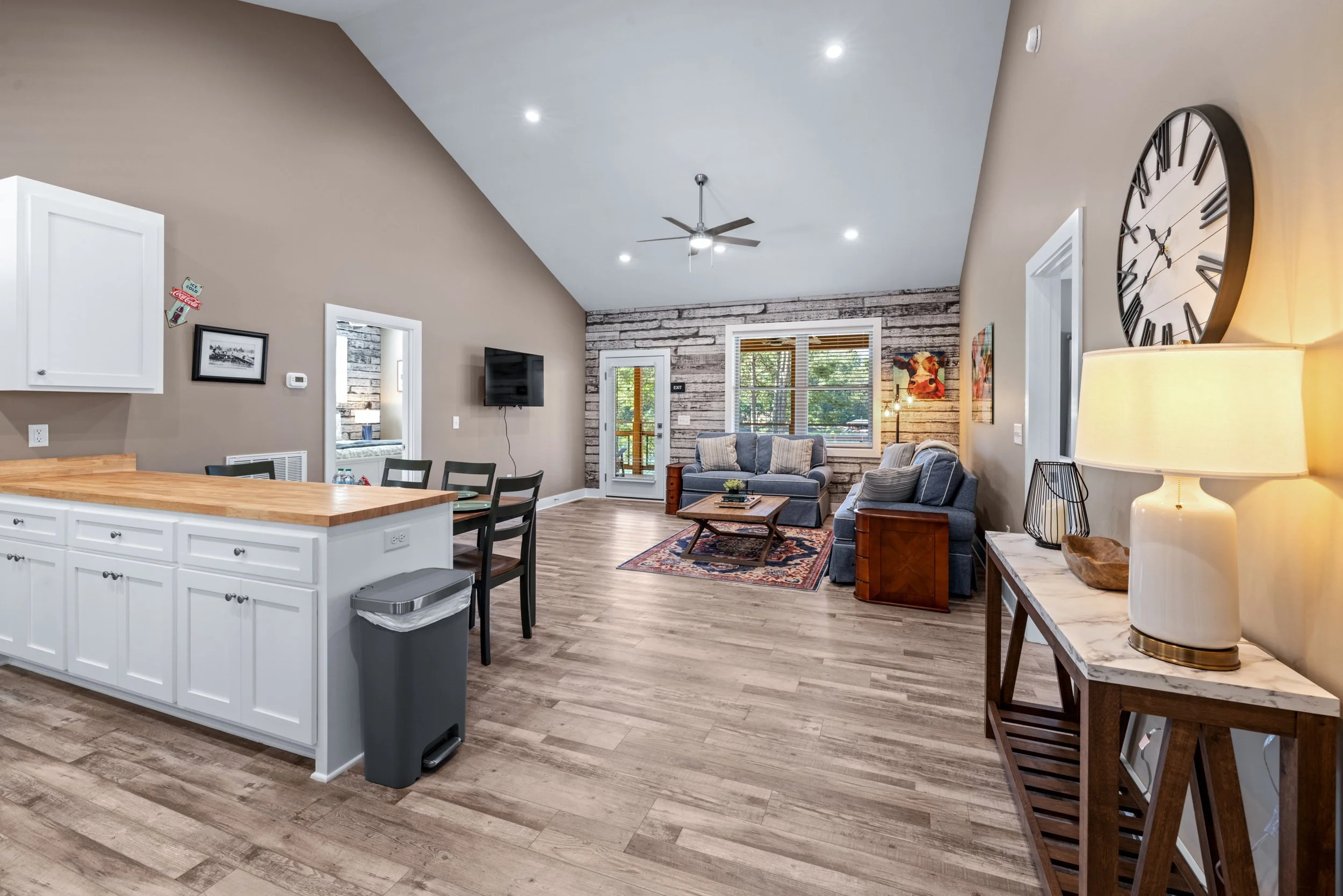 585 lakeside-1006.jpg