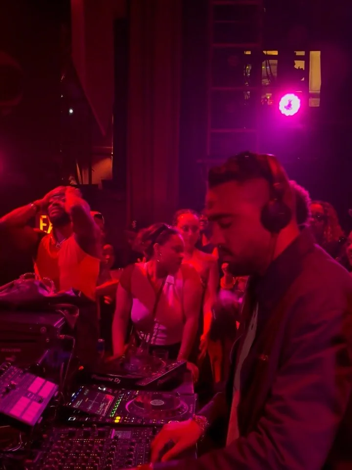 NYC 🍎 Still buzzing from the EP AFRIQUE AFTER at @houseofyesnyc 💃 Massive thanks to @everydayppl for having me! The crowd, the team's organization, and the overall atmosphere were ABSOLUTELY AMAZING! I can&rsquo;t fit all the moments in this post b