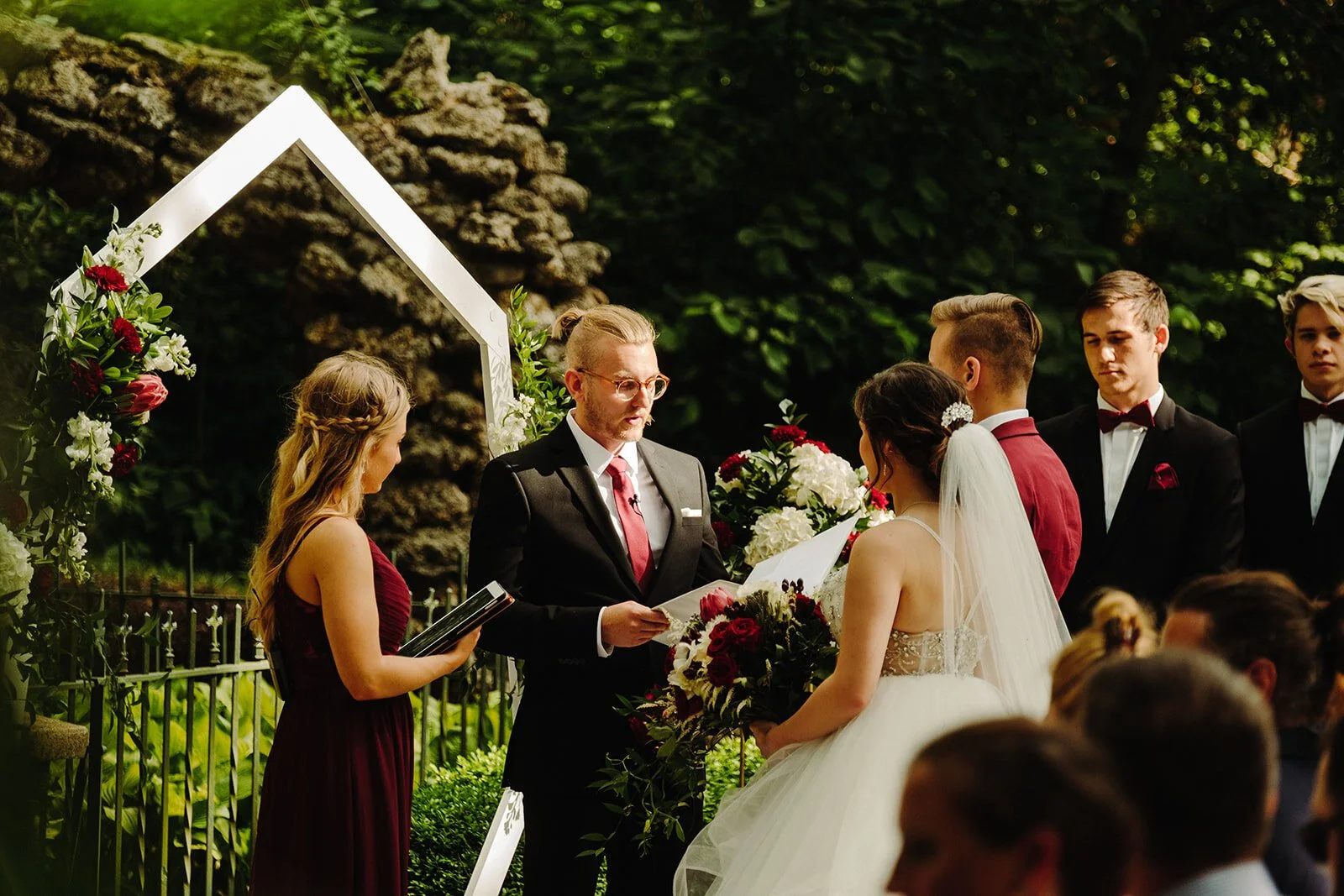 HOW TO HAVE A WEDDING WITHOUT A BRIDAL PARTY