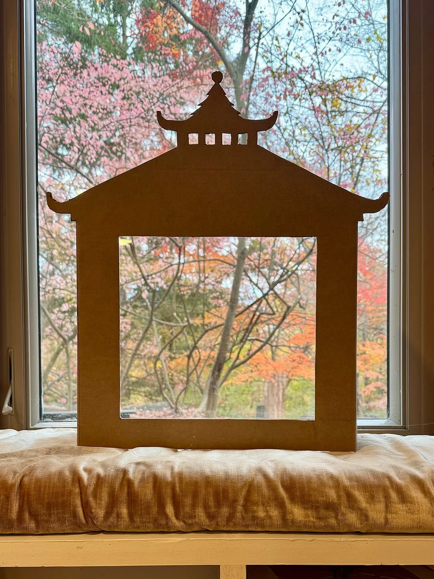 Days 70 of 100: The outline of the aviary

It is day 70, which means there is one month left to this project&mdash;a month is such a round thing, with a beginning, an arc and an end. I have so many ideas for larger projects by now, but that goes agai