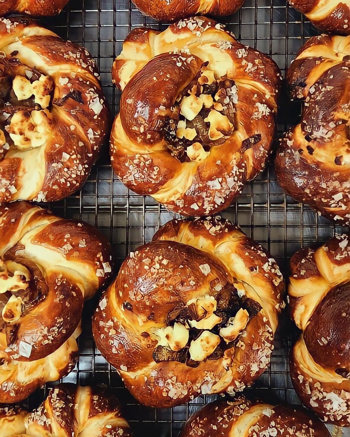 Y&rsquo;all.. the bakery team has done it again. Say hello to the newest creation: pretzel buns with goat cheese and caramelized onions.  Yea&hellip;😮&zwj;💨🤤
Pick these bad boys up Fridays and Saturdays after 11am.