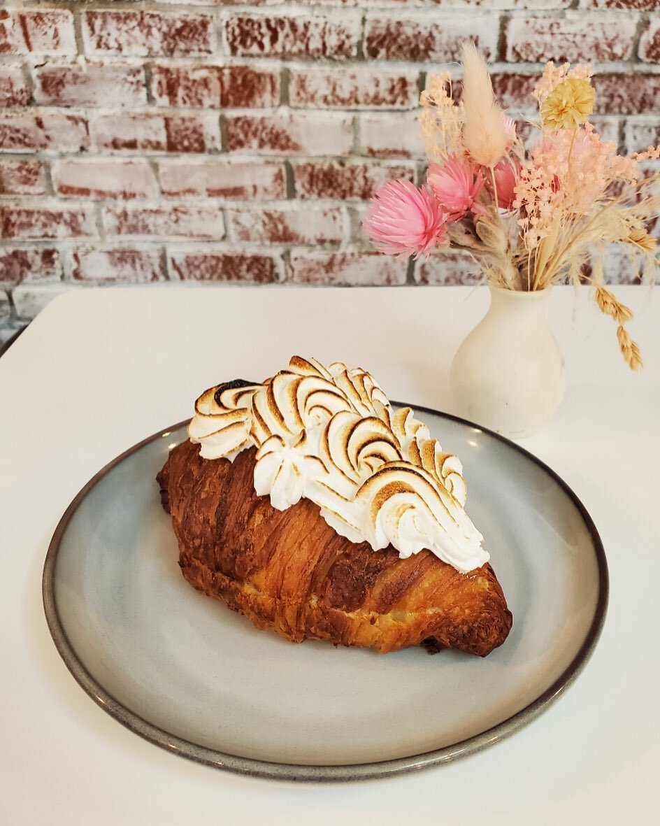 🌟This beauty queen will make a special appearance this Saturday. Twice baked lemon meringue croissants. 😎Sorry, no pre-orders available this time around.