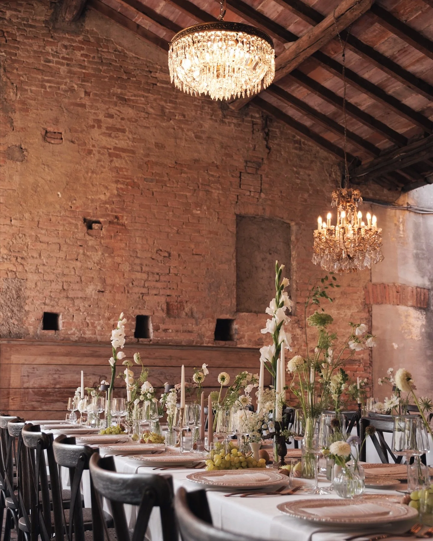 Fresh arrangements at beautiful @palazzovecchia.bs