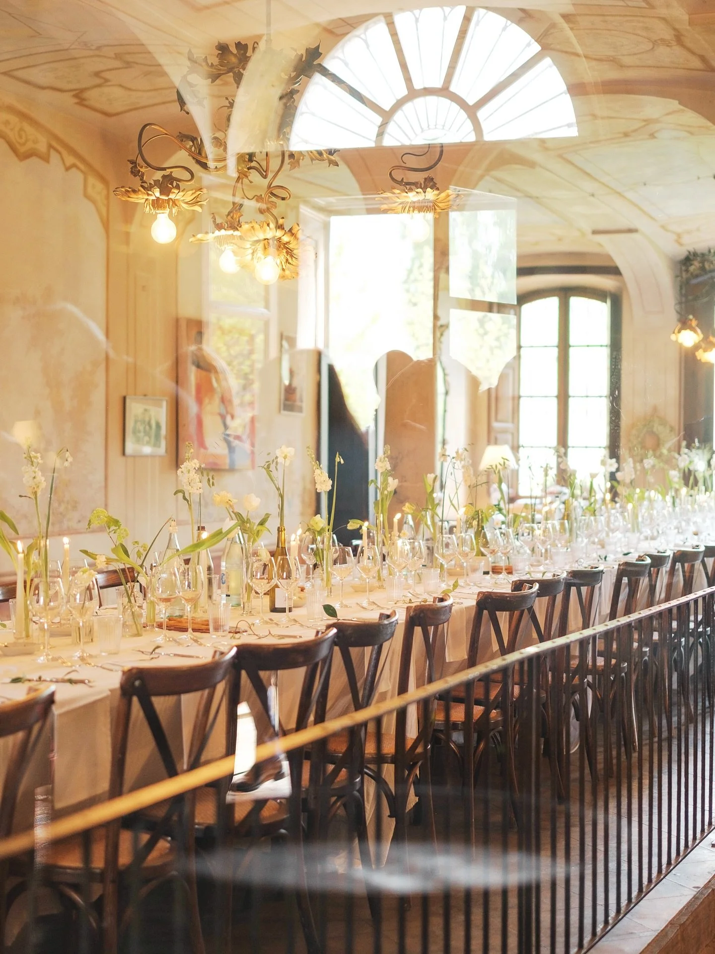 Early spring white and green flowers arrangement at @cascinalagoscuro for Maria Vittoria and Lorenzo 🤍

@weddingcascinalagoscuro 
@cascinalagoscuro 
@antonella_zamboni_wp