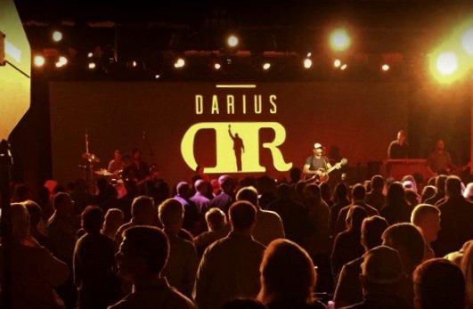 stage+w+Audience+-+Darius.jpg