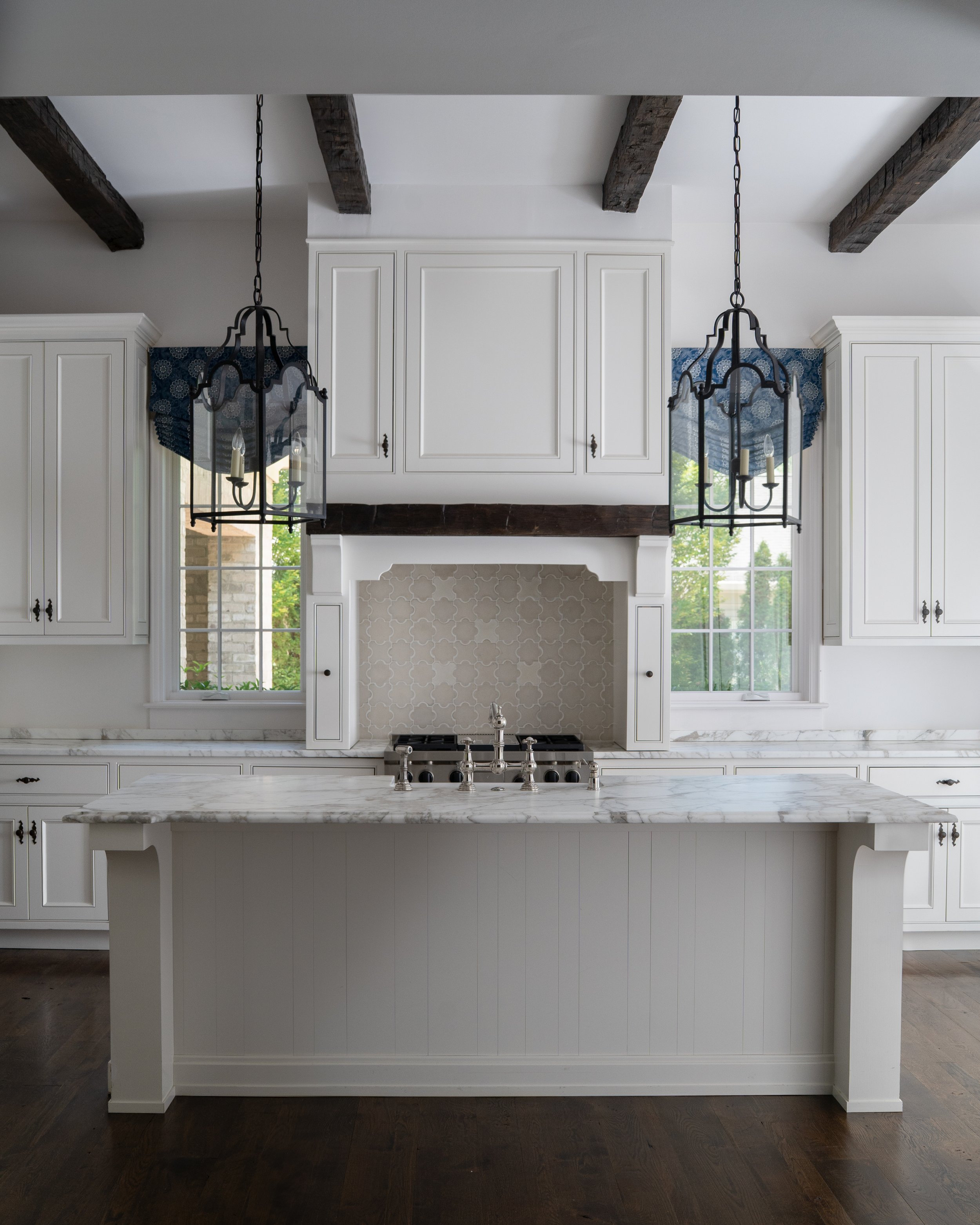 luxury-home-kitchen-area.jpg