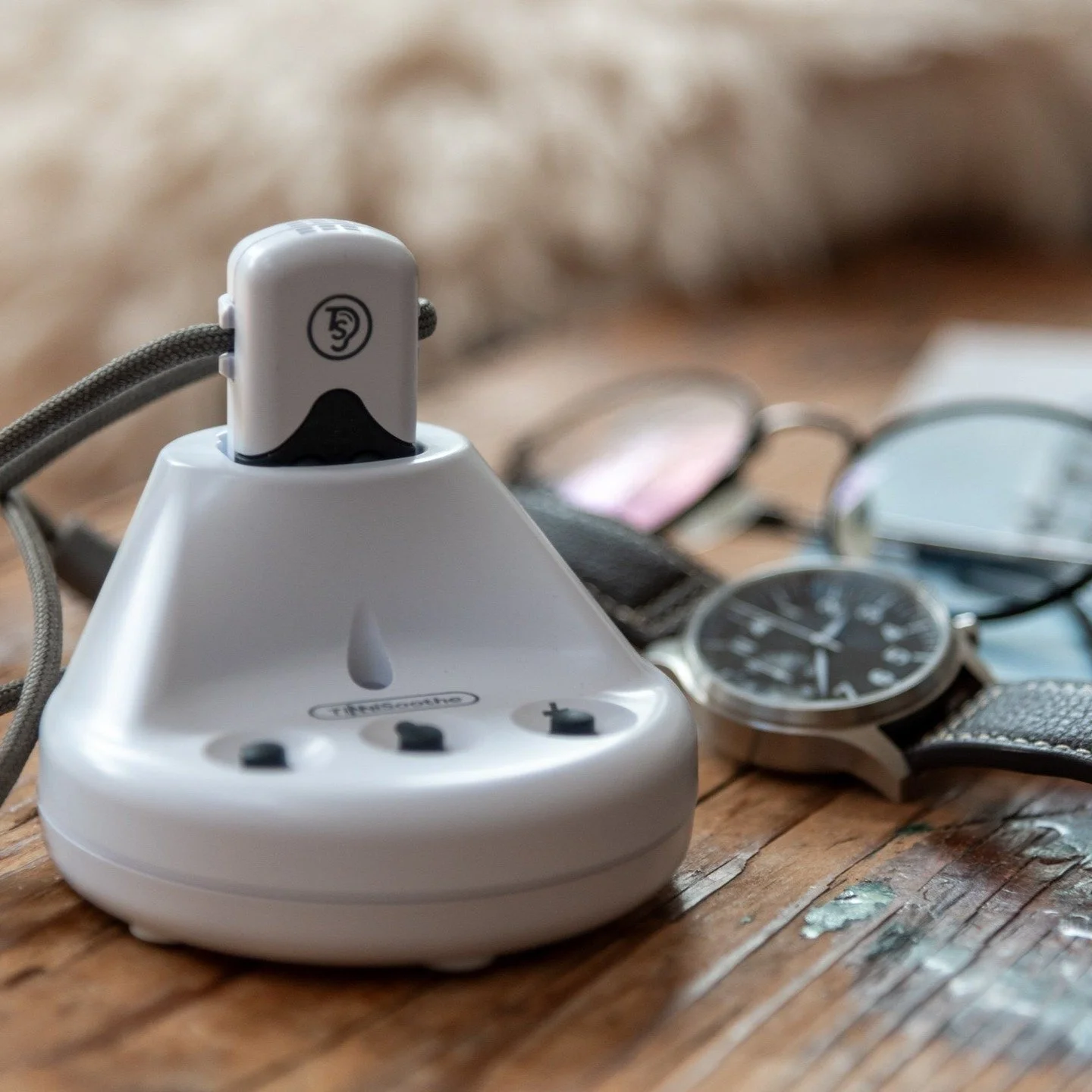 Tinnitus sufferers - this one's for you! Introducing TinniSoothe 💆🏻&zwj;♀️

This sleek rechargeable necklace delivers soothing targeted sound therapy straight to each ear, tuned to your personal tinnitus frequency. Based on our extensive audiologic