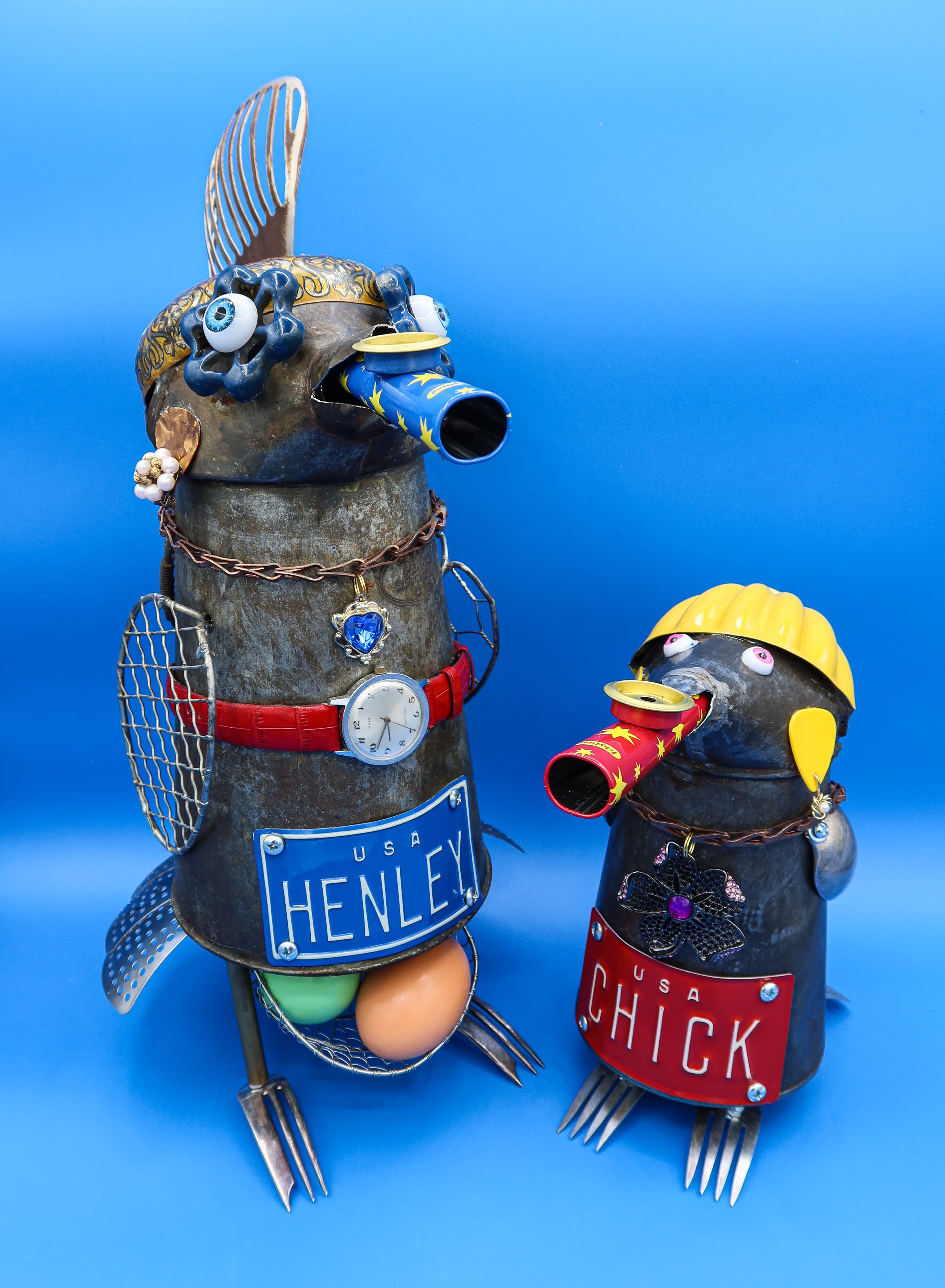 SOLD. “Found Birds #5 & 6; Henley and her Chick”
Henley: 18" X 8" X 8"
Chick; 10" X 5" X 6"
Henley (pronounced Hën-lā) was born in Boston, to a prize-winning Brahma mother and a Swedish Isbar father. Henley was lucky enough to inherit the best of bo