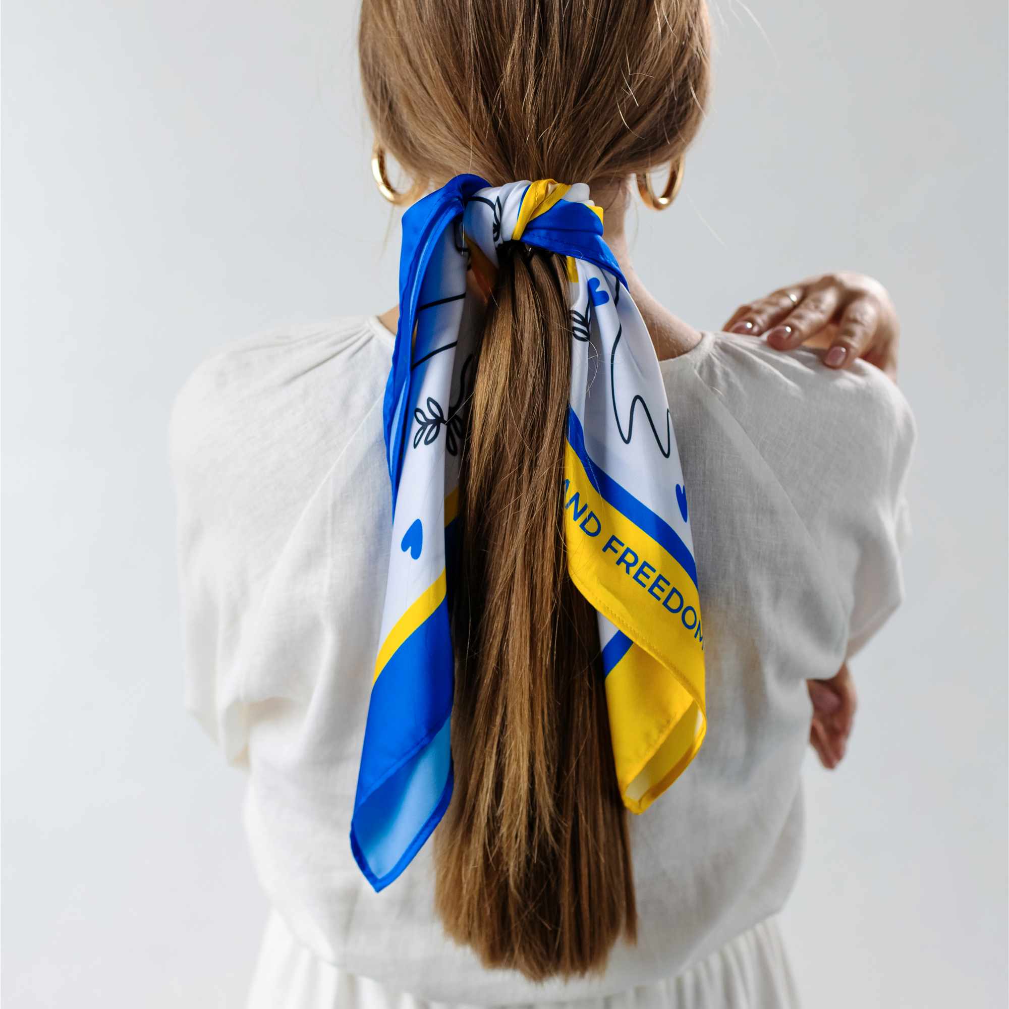 Scarf "Ukraine is the capital of dignity and freedom."