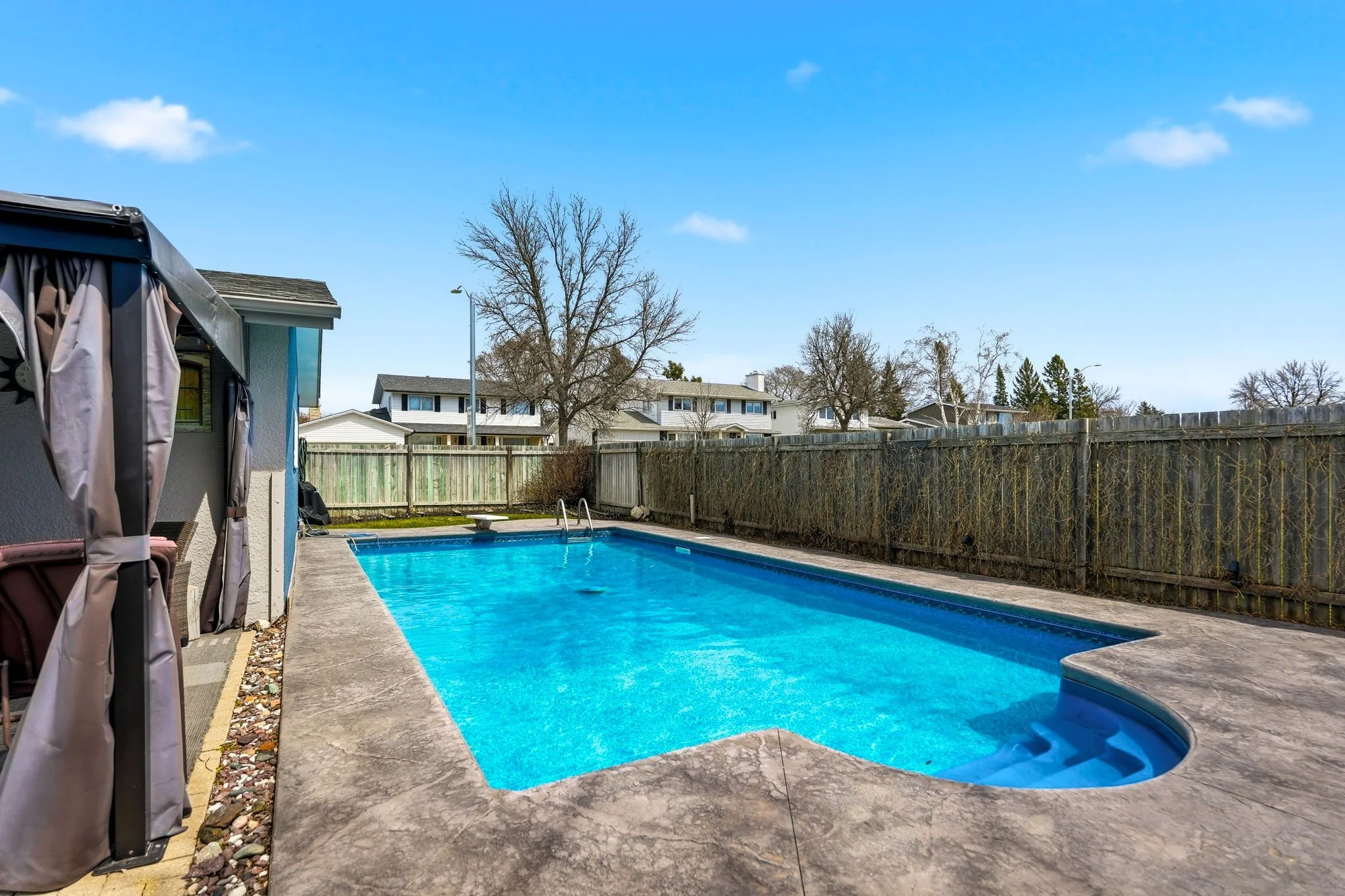 6-web-or-mls-A7406323.jpg