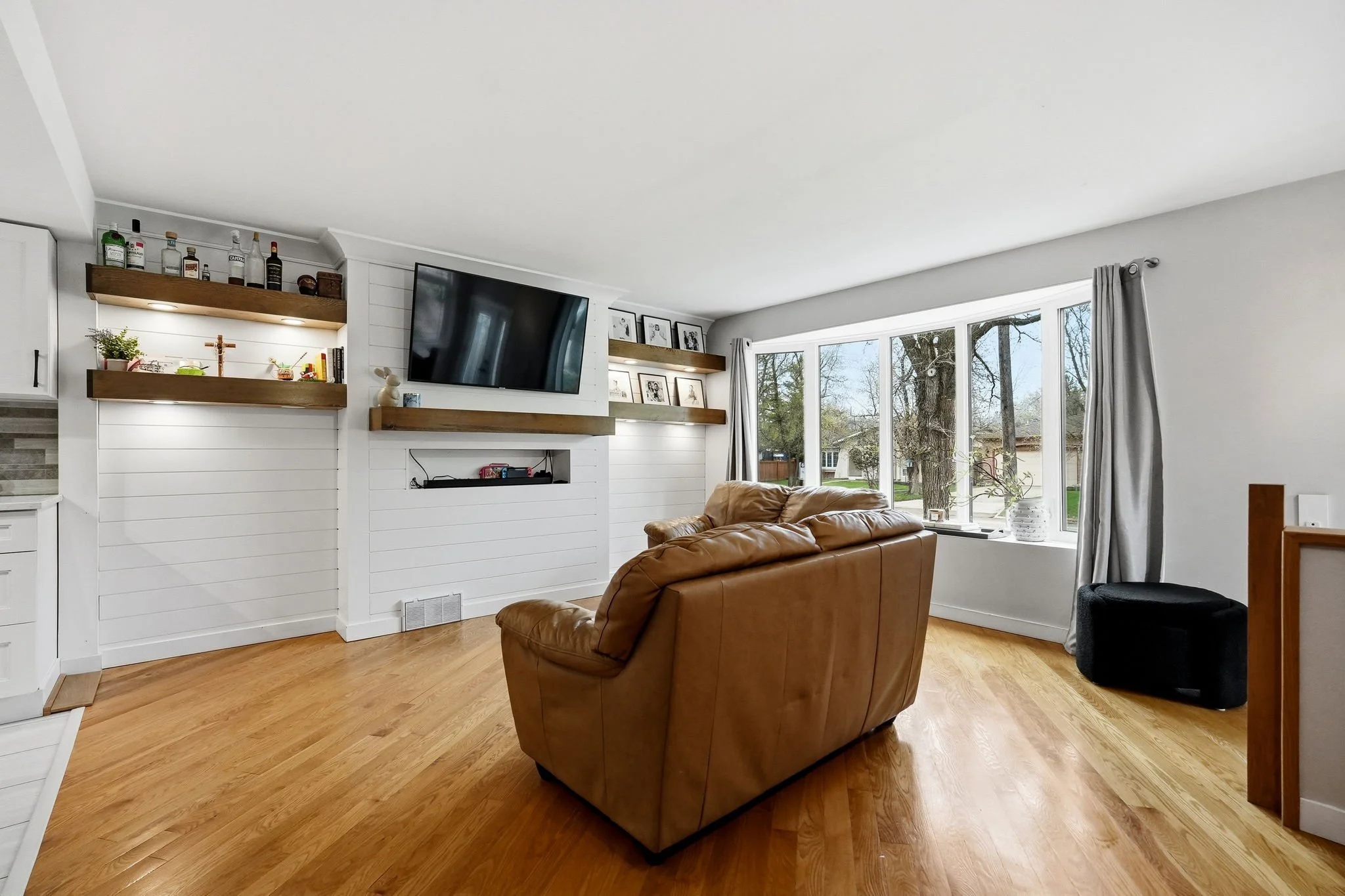 10-web-or-mls-173-riel_002.jpg