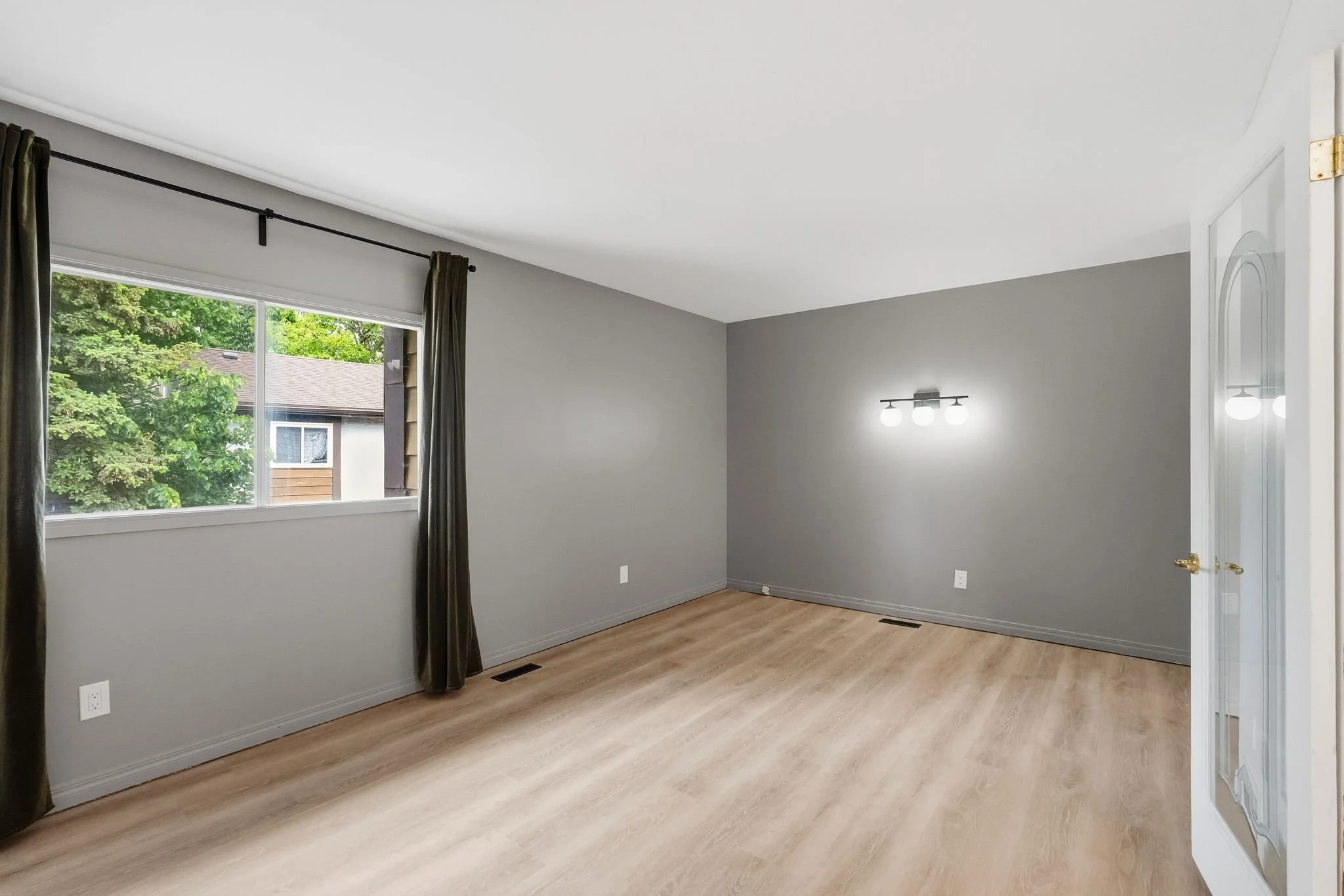 21-web-or-mls-A7400945.jpg