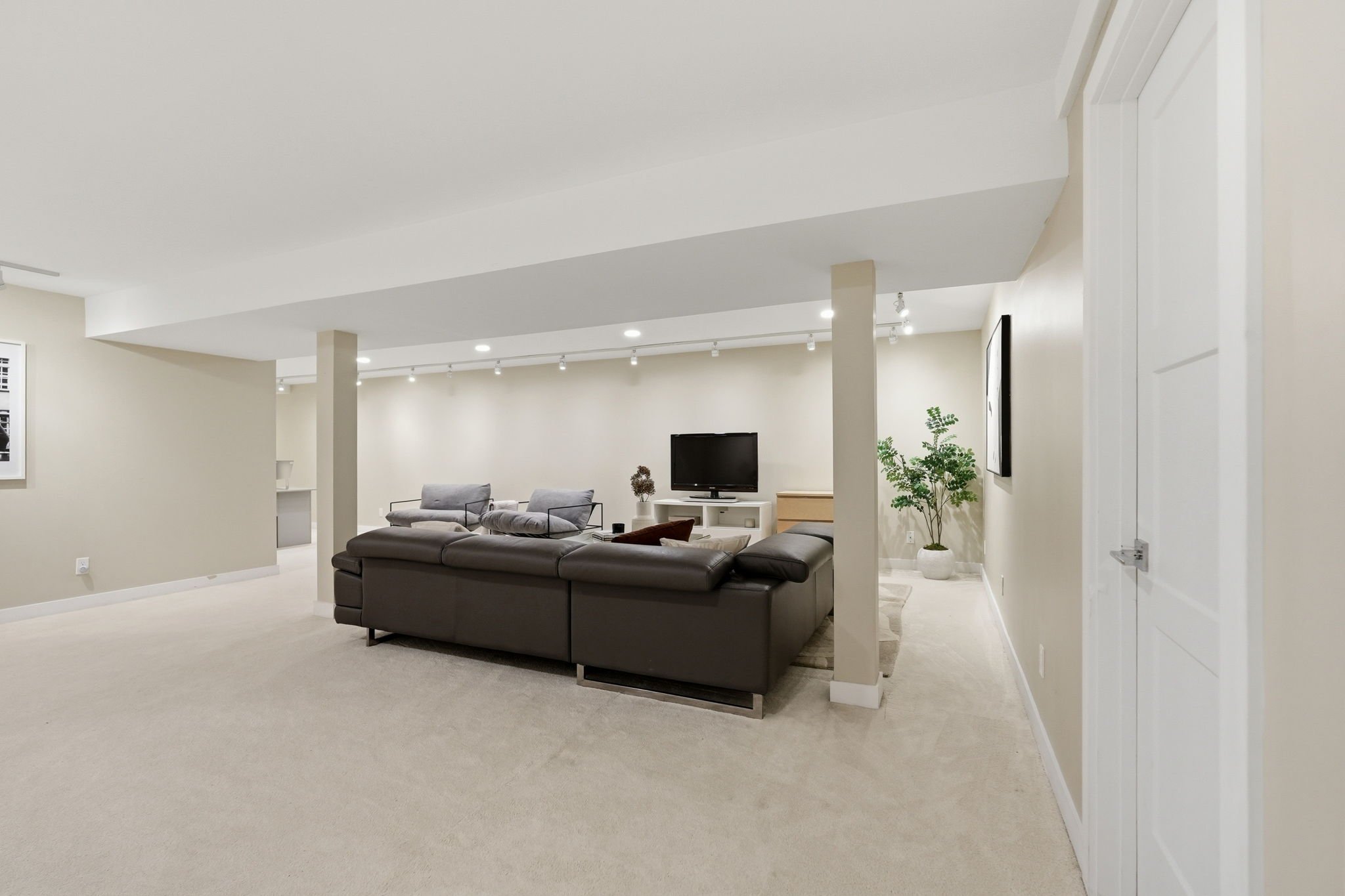 29-web-or-mls-23-180_victor_lewis_027.jpg
