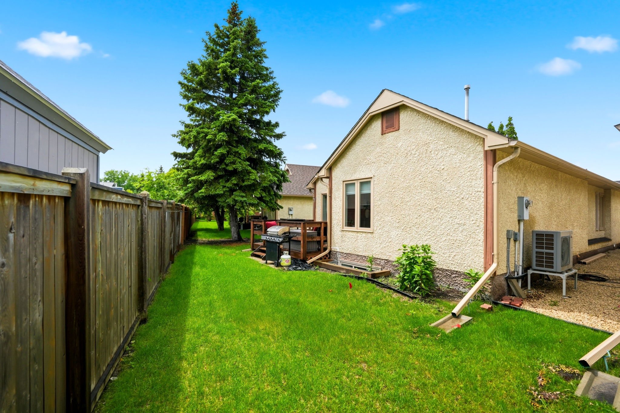 34-web-or-mls-23-180_victor_lewis_034.jpg