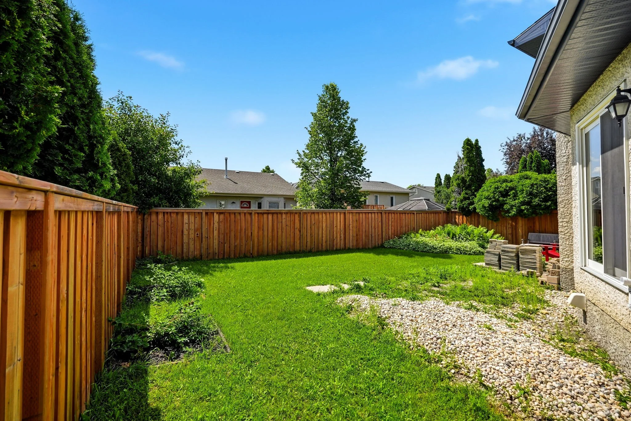 32-web-or-mls-130_Burlington_Way_Winnipeg_029.jpg